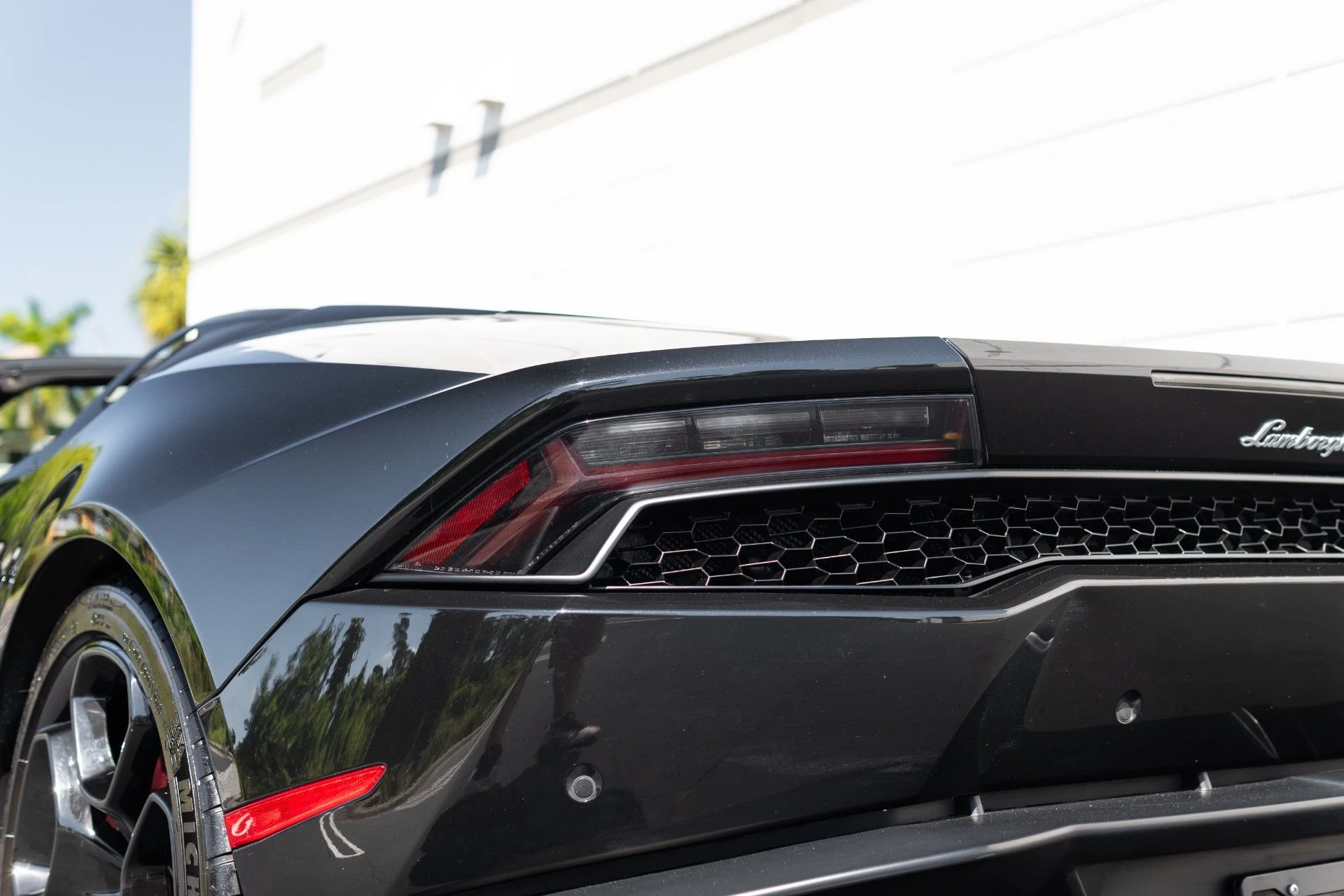 mph023_1587014333_Used_2017_Lamborghini_Huracan_LP_610_4_Spyder_1774364183_5b88392a39