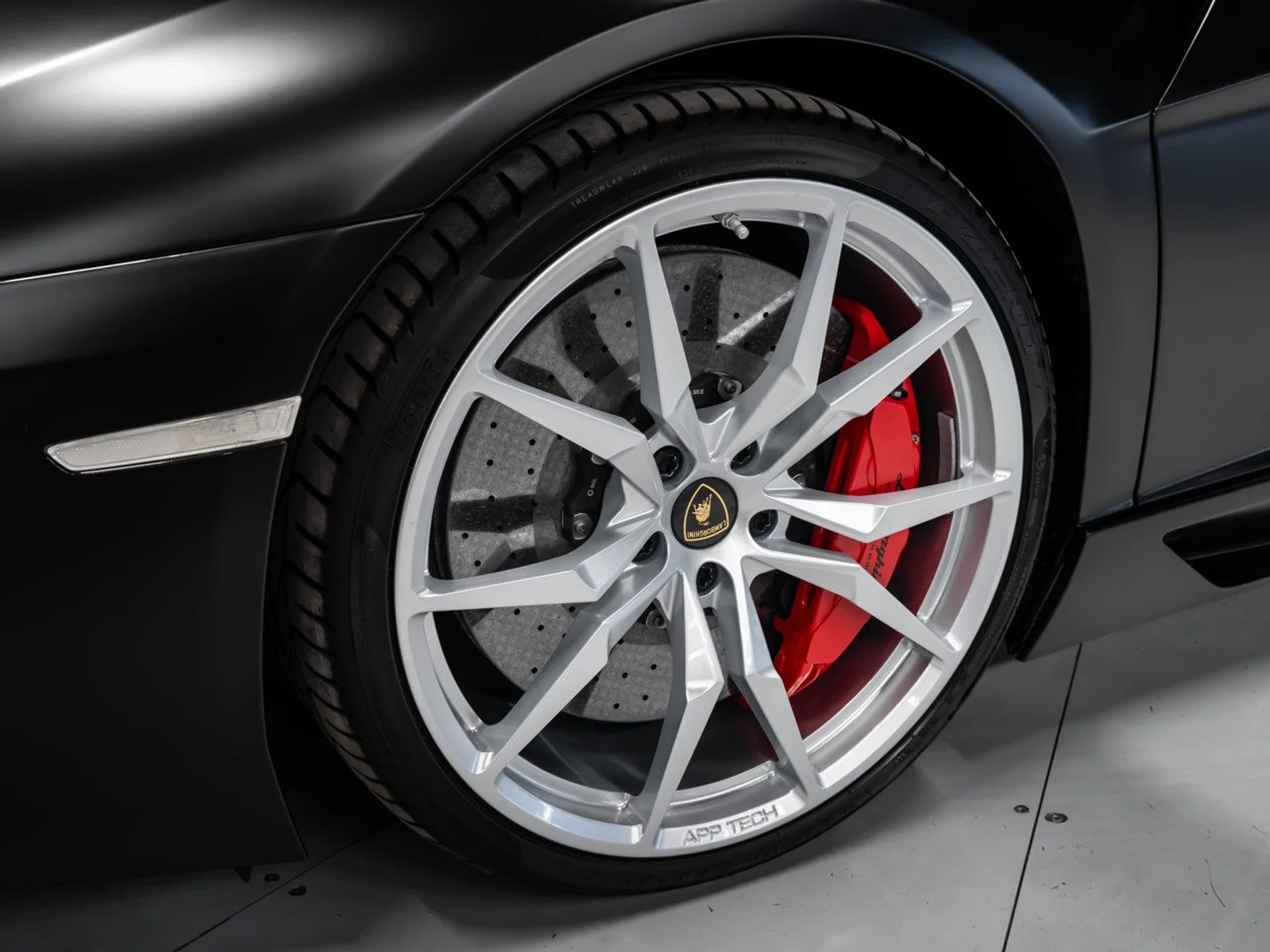 mph023_1587474061_lamborghini_aventador_2017_fc22f6f05f