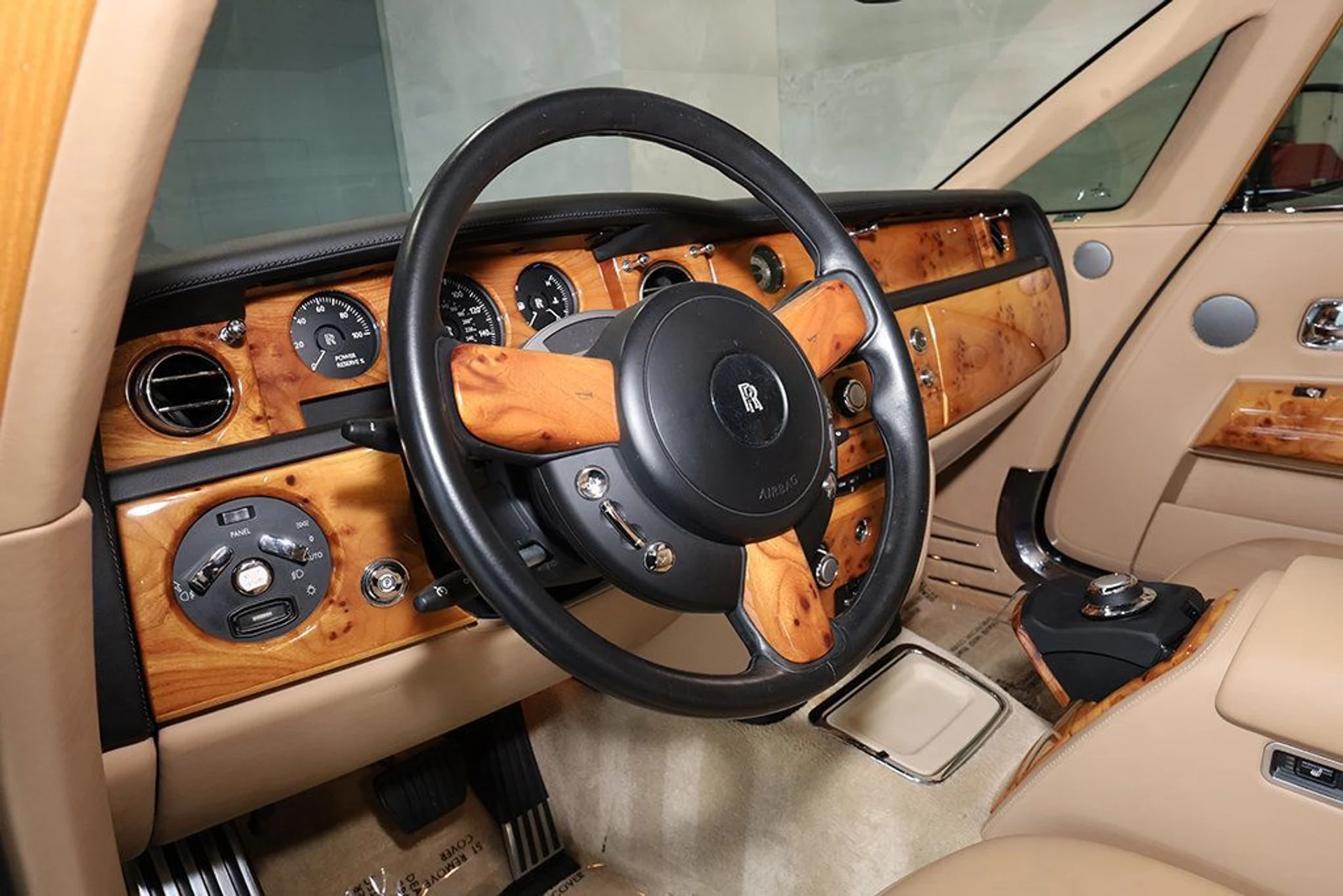 mph023_1587653123_used_2010_rolls_royce_phantom_coupe_2drcoupe_9689_23022670_24_1024_93c89682b3