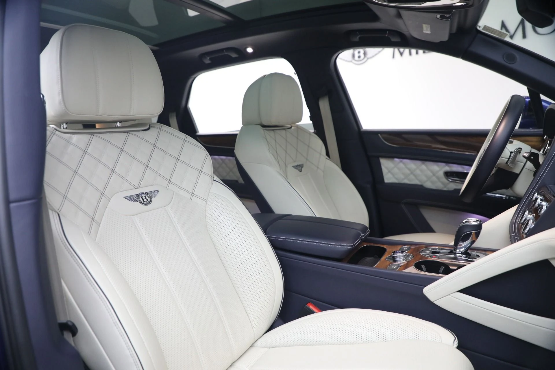 mph023_1589935428_Used_2022_Bentley_Bentayga_V8_1780928747_1f9a8f17cc