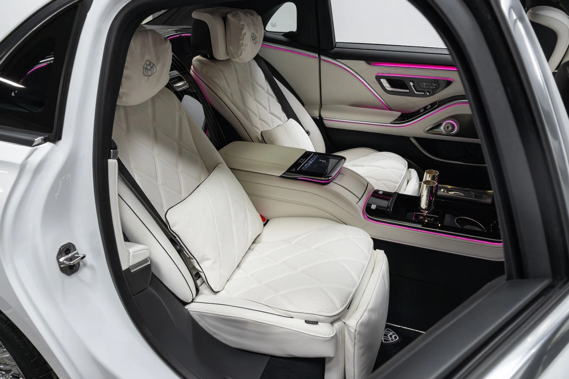 mph023_1590359178_Used_2024_Mercedes_Benz_S_Class_Maybach_S_680_4_MATIC_1766186559_0de3f7f1ee