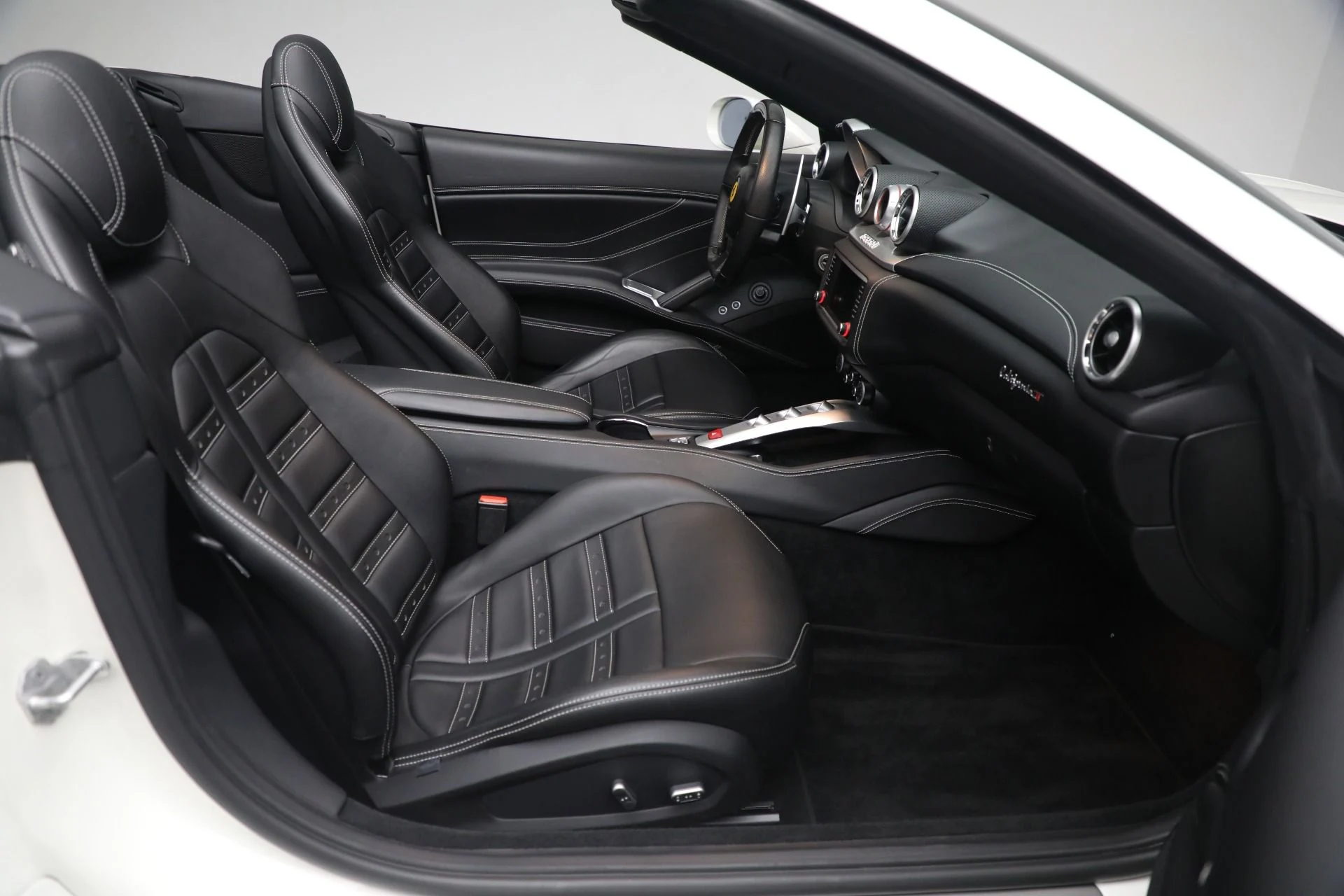 mph023_1593846309_Used_2017_Ferrari_California_T_336d37be9a