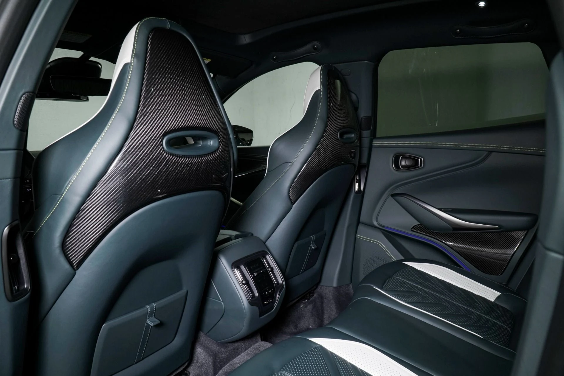 mph023_1595386795_New_2026_Aston_Martin_DBX_S_1768416197_4a1cd1f36a