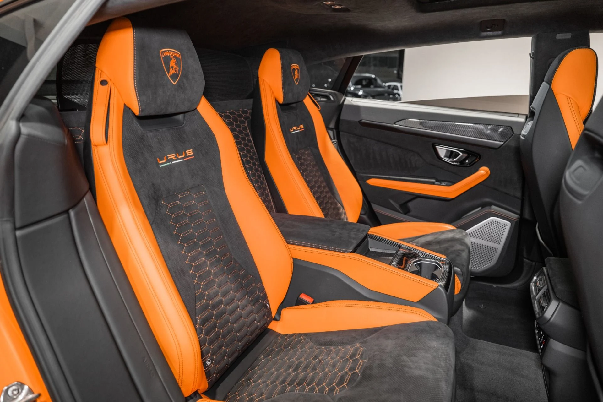 mph023_160657118_Used_2022_Lamborghini_Urus_Pearl_Capsule_1773409916_1ed2ba954a