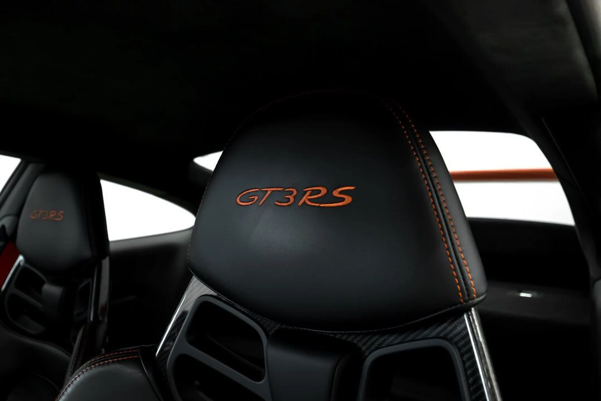 mph023_1607552545_porsche_911_2016_jpg_v_1754355020_3a8cb054be
