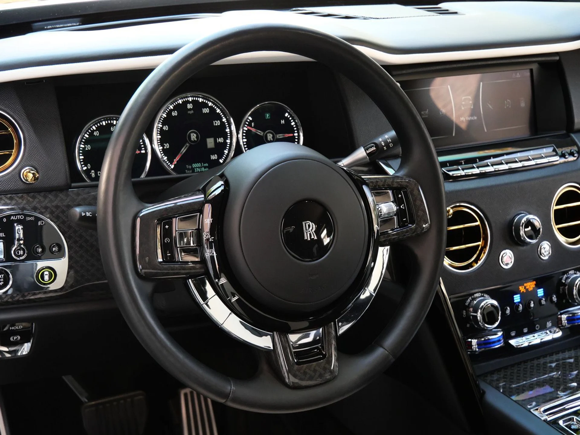 mph023_161296710_b3ca1351ae444527ee3d345fbb6fb399x_d72e0c00cf