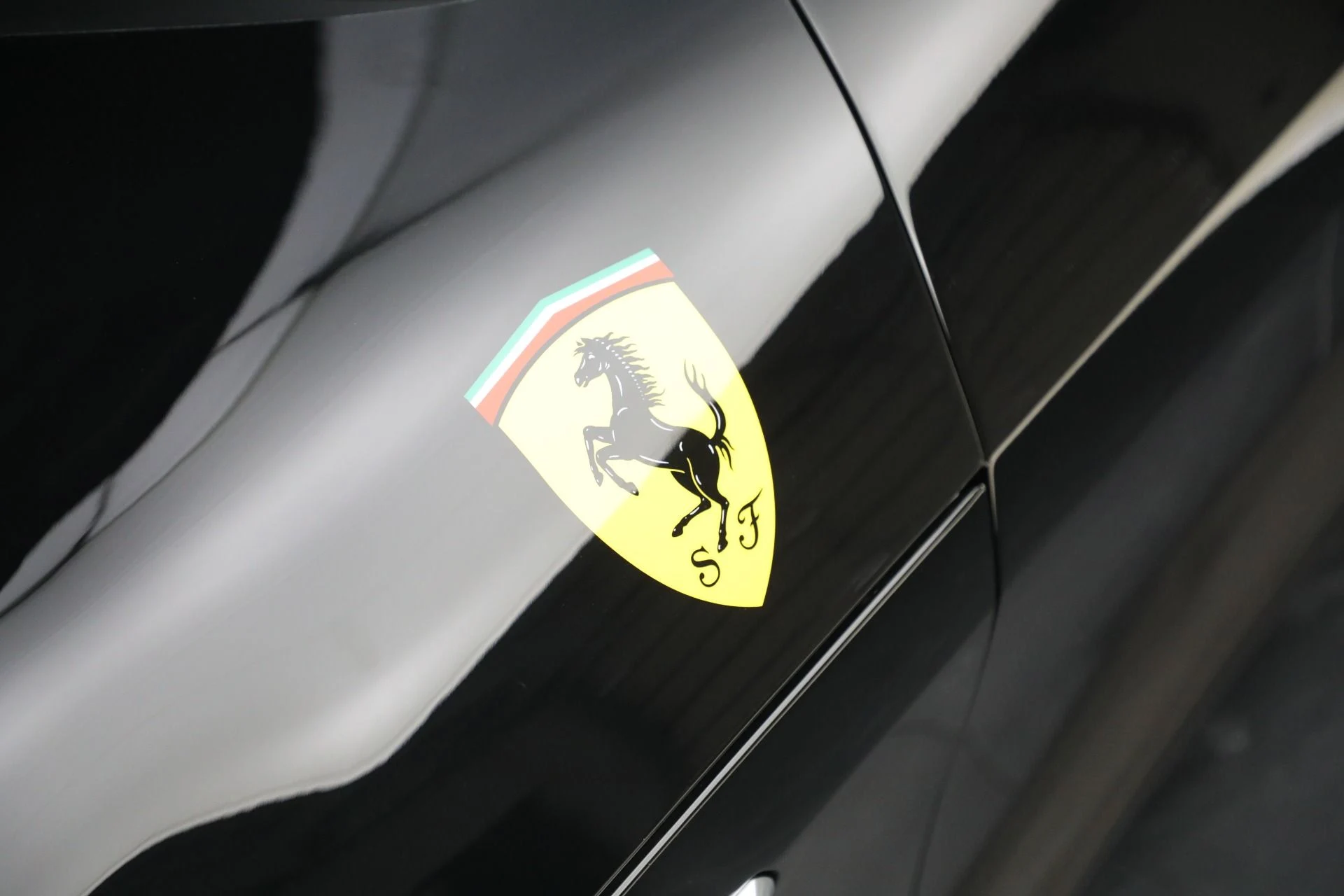 mph023_1615229196_Used_2025_Ferrari_12_Cilindri_1771948587_ab1aef981a