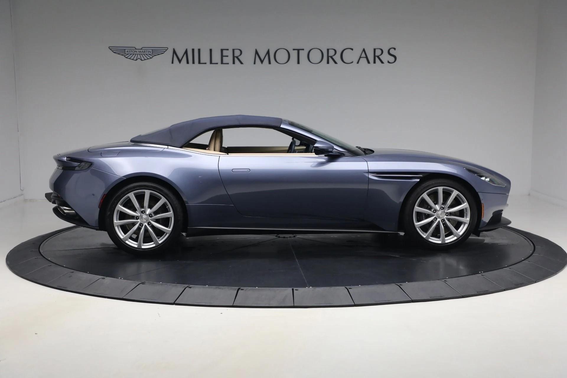 mph023_1619424185_Used_2022_Aston_Martin_DB_11_Volante_1787336412_7c181318a0
