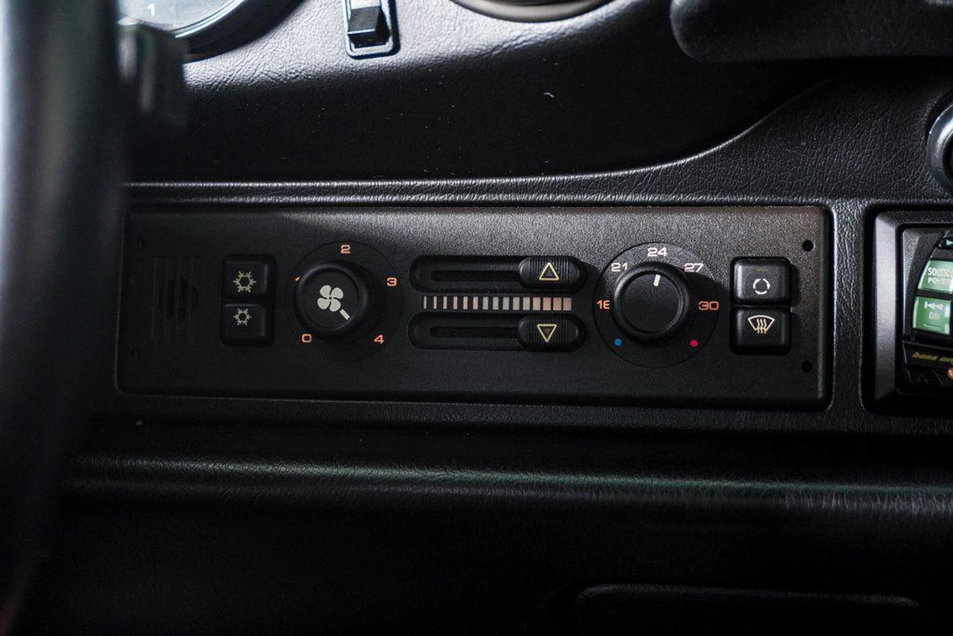 mph023_1635913339_g9vx_C_As_Wf_G_Bk17k_UIK_W_Bx_Dno_75fbfd0ada