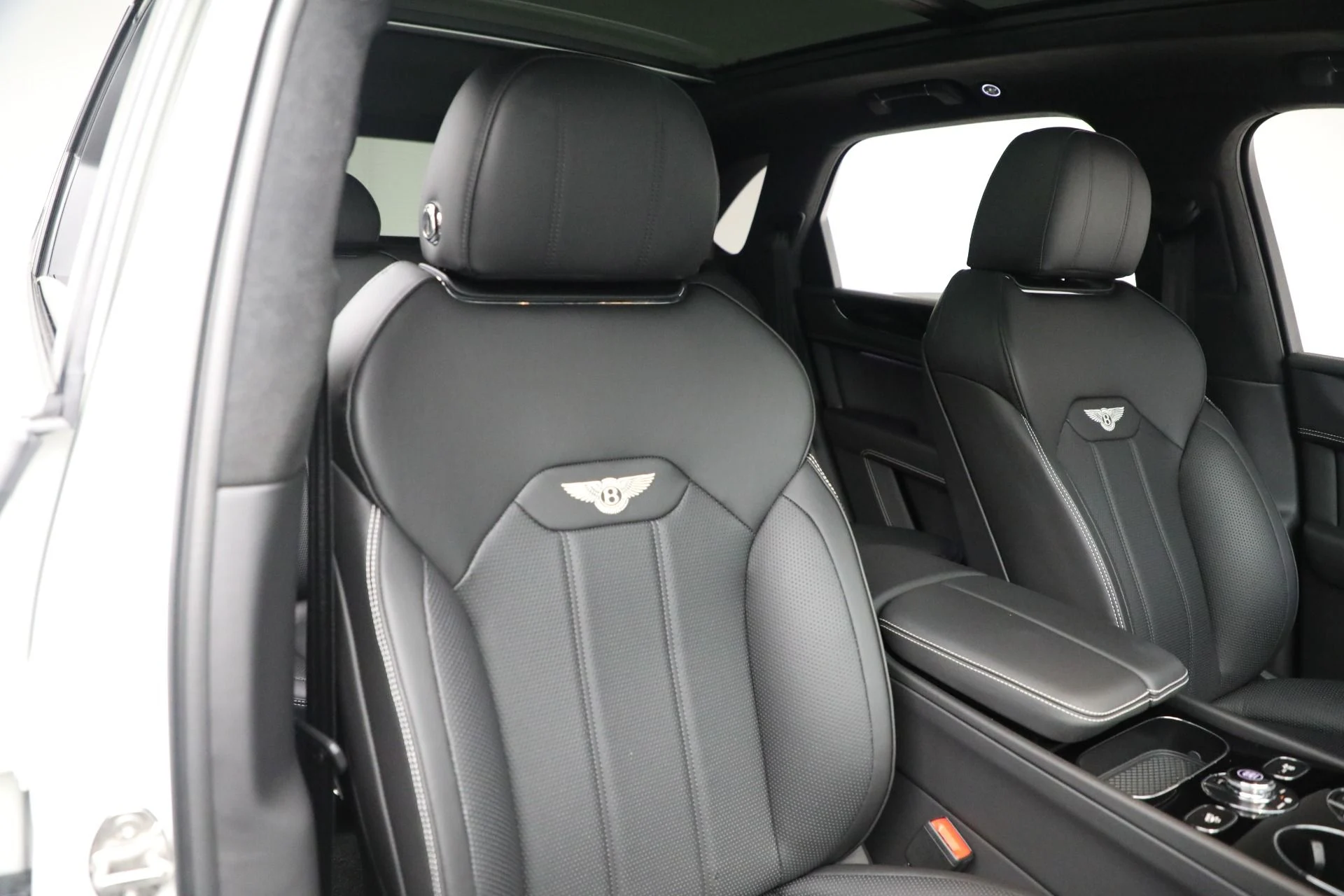 mph023_1649359007_Used_2023_Bentley_Bentayga_V8_497ed54de6