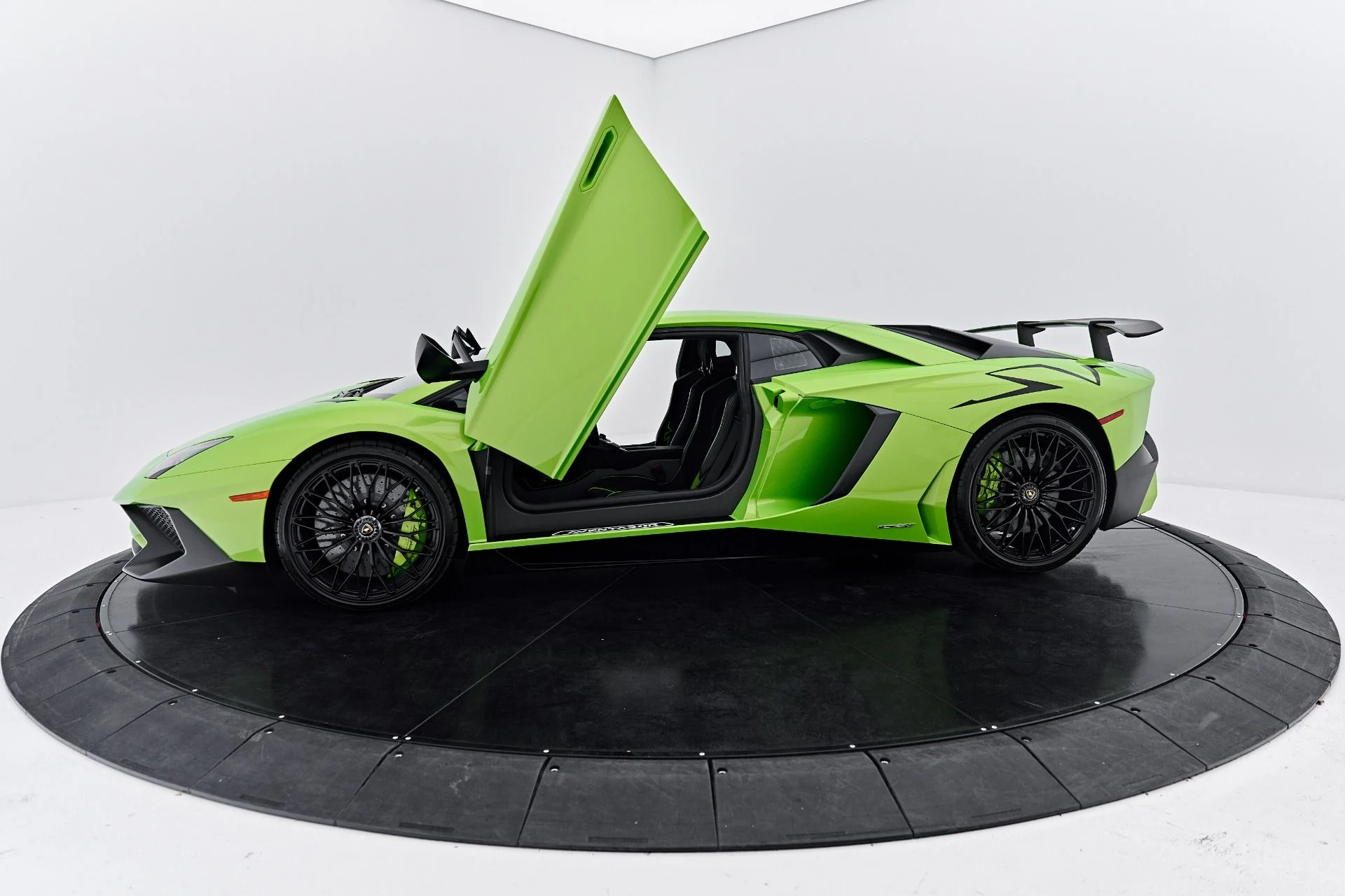 mph023_1651849873_Used_2016_Lamborghini_Aventador_LP_750_4_Super_Veloce_1791227467_ceab26768c