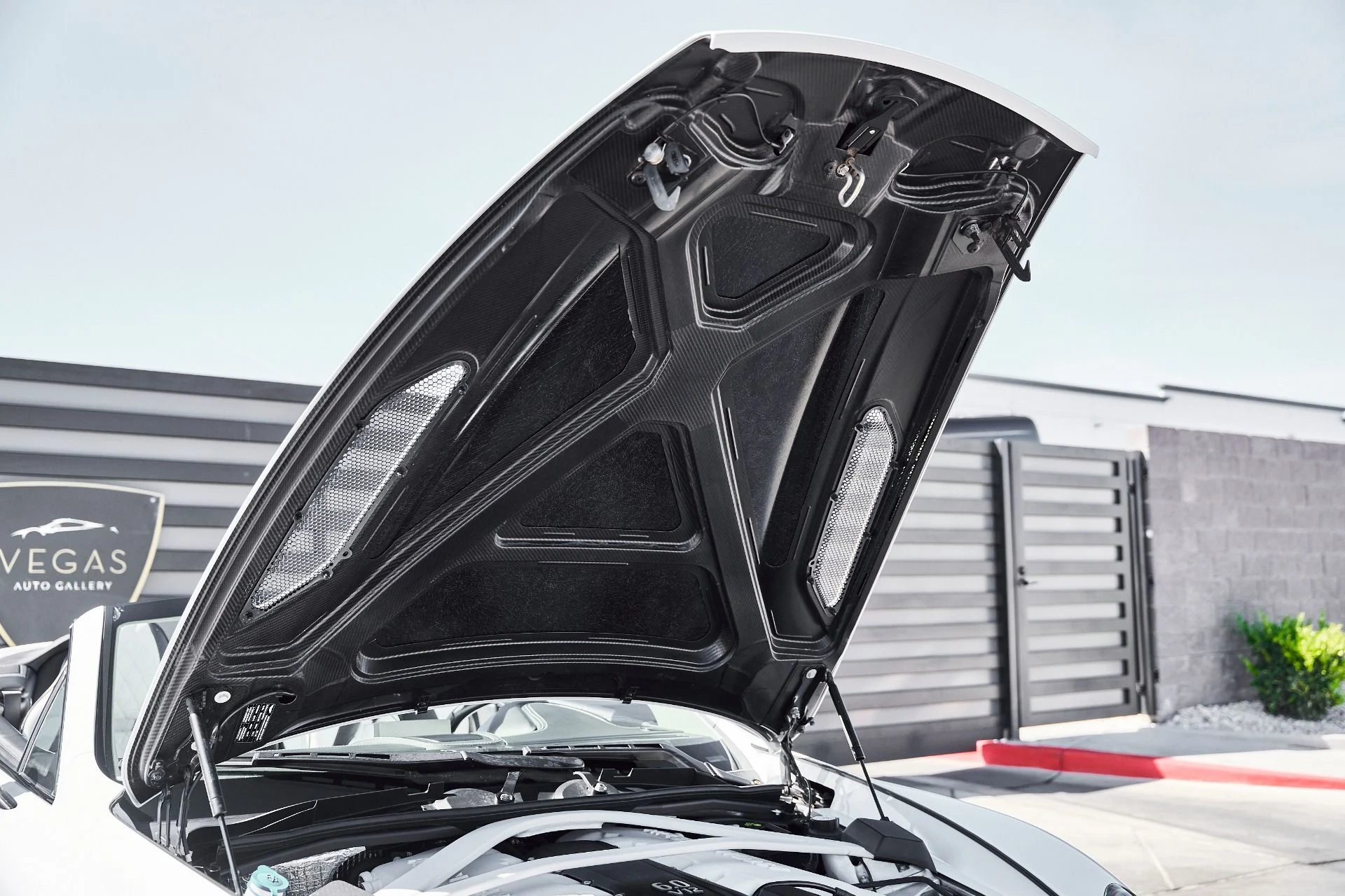 mph023_1652619932_Used_2017_Aston_Martin_Vanquish_Volante_1773797506_e3895f064a