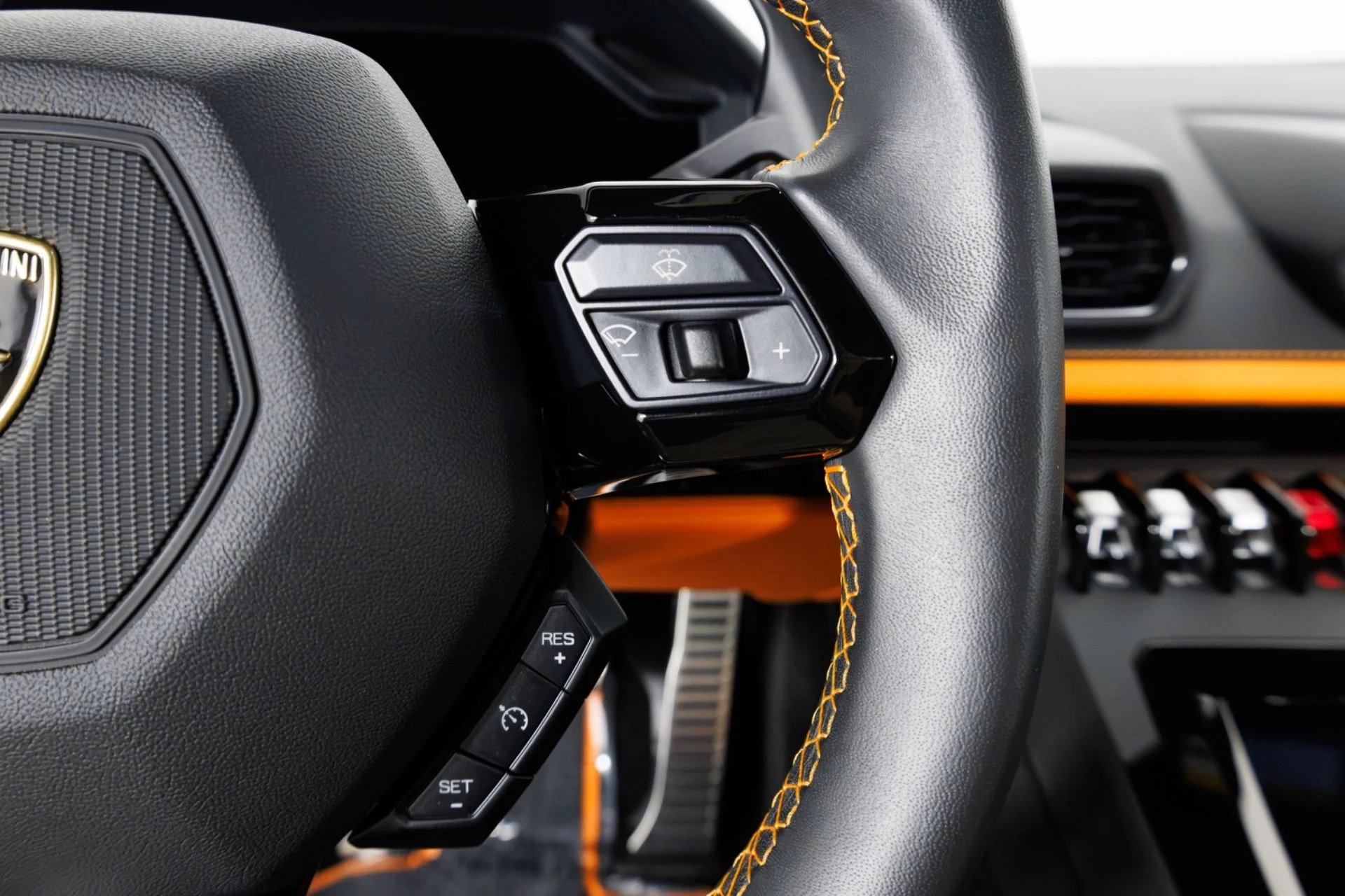 mph023_1658468560_Used_2023_Lamborghini_Huracan_Tecnica_1784830836_928d975896