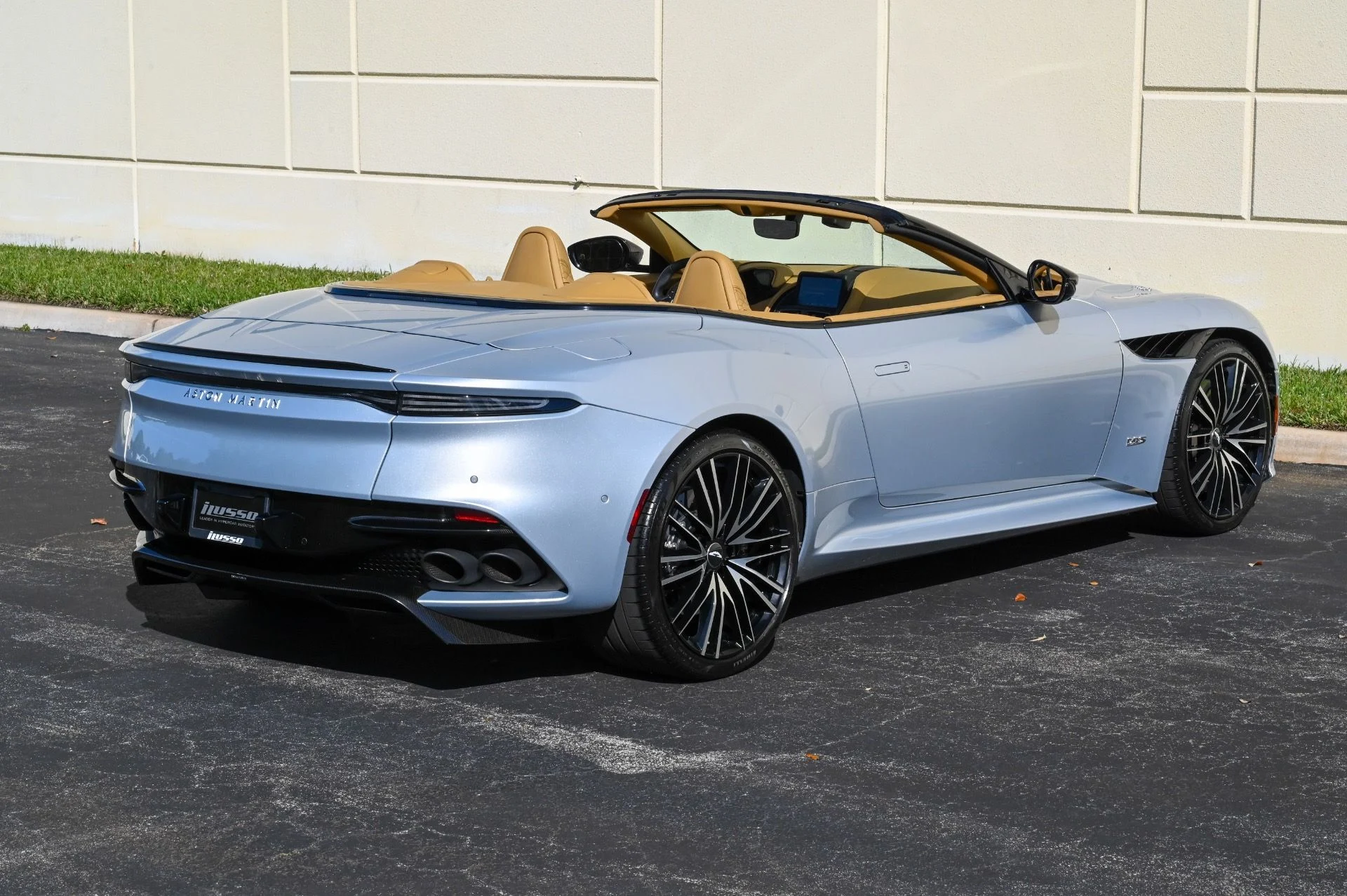 mph023_1667877126_Used_2020_Aston_Martin_DBS_Superleggera_1708981970_c87df7df72
