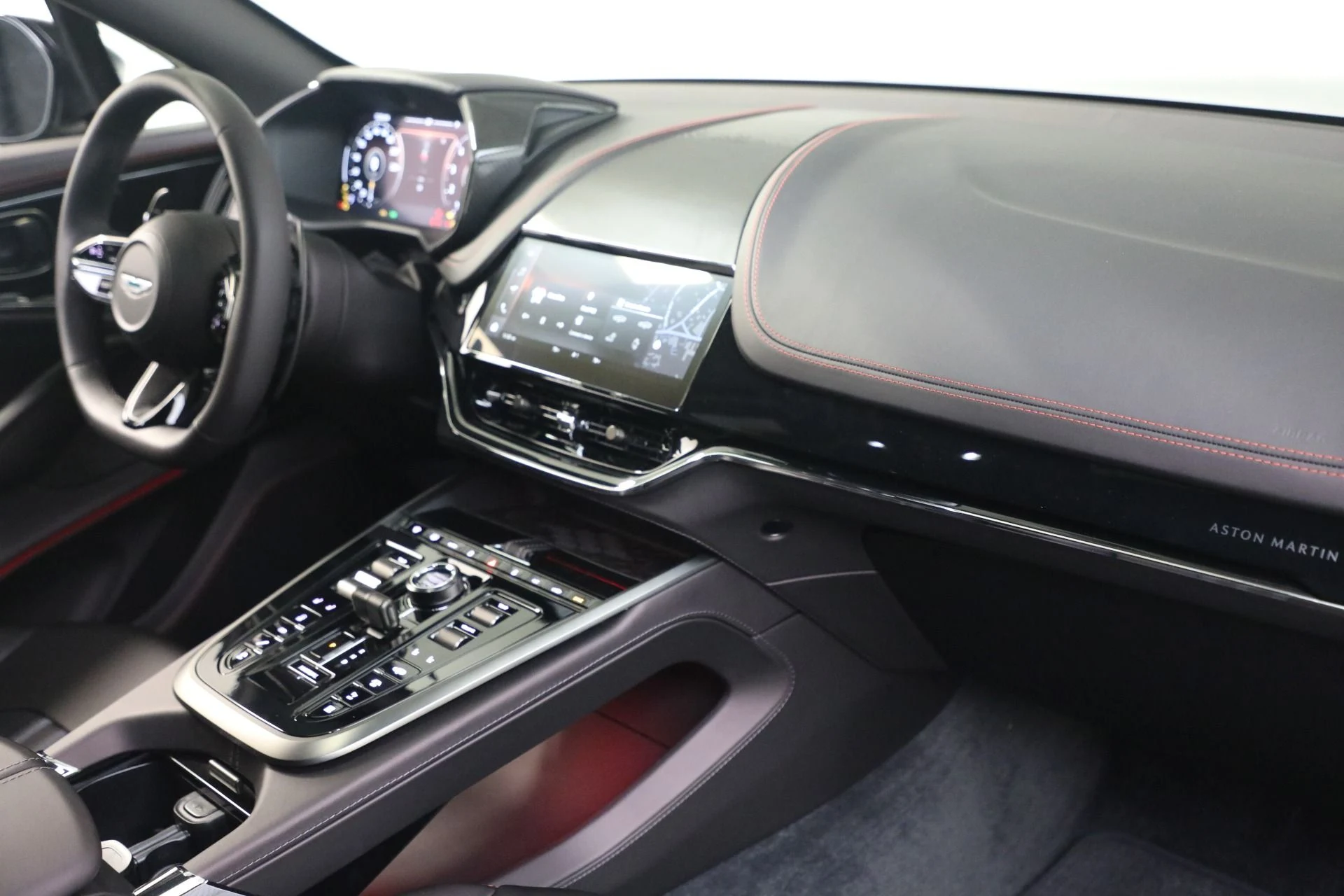 mph023_1676569426_New_2026_Aston_Martin_DBX_707_1768320849_1edd9faad2