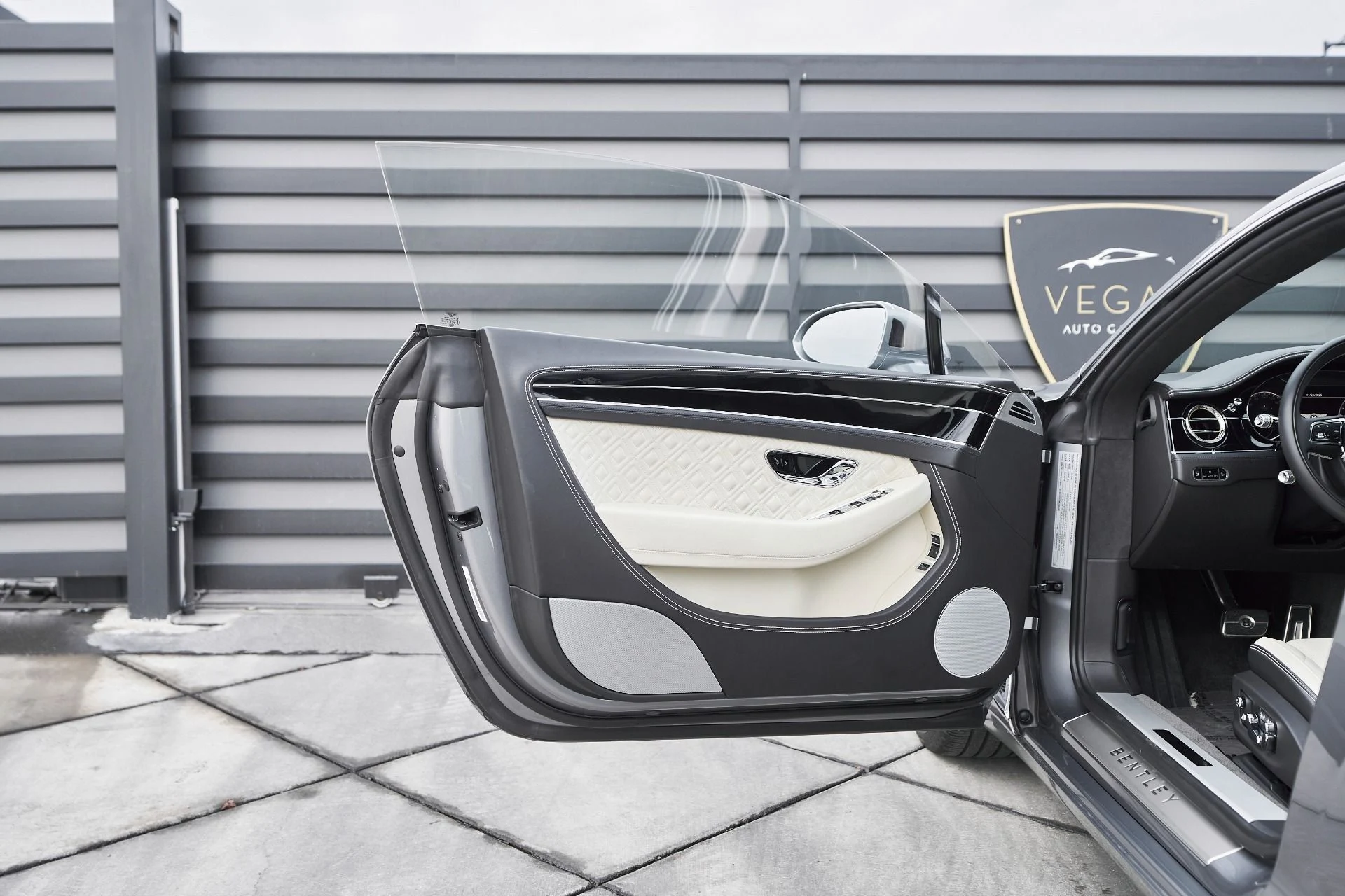 mph023_1691156195_Used_2021_Bentley_Continental_GT_V8_1764018696_06e0265076