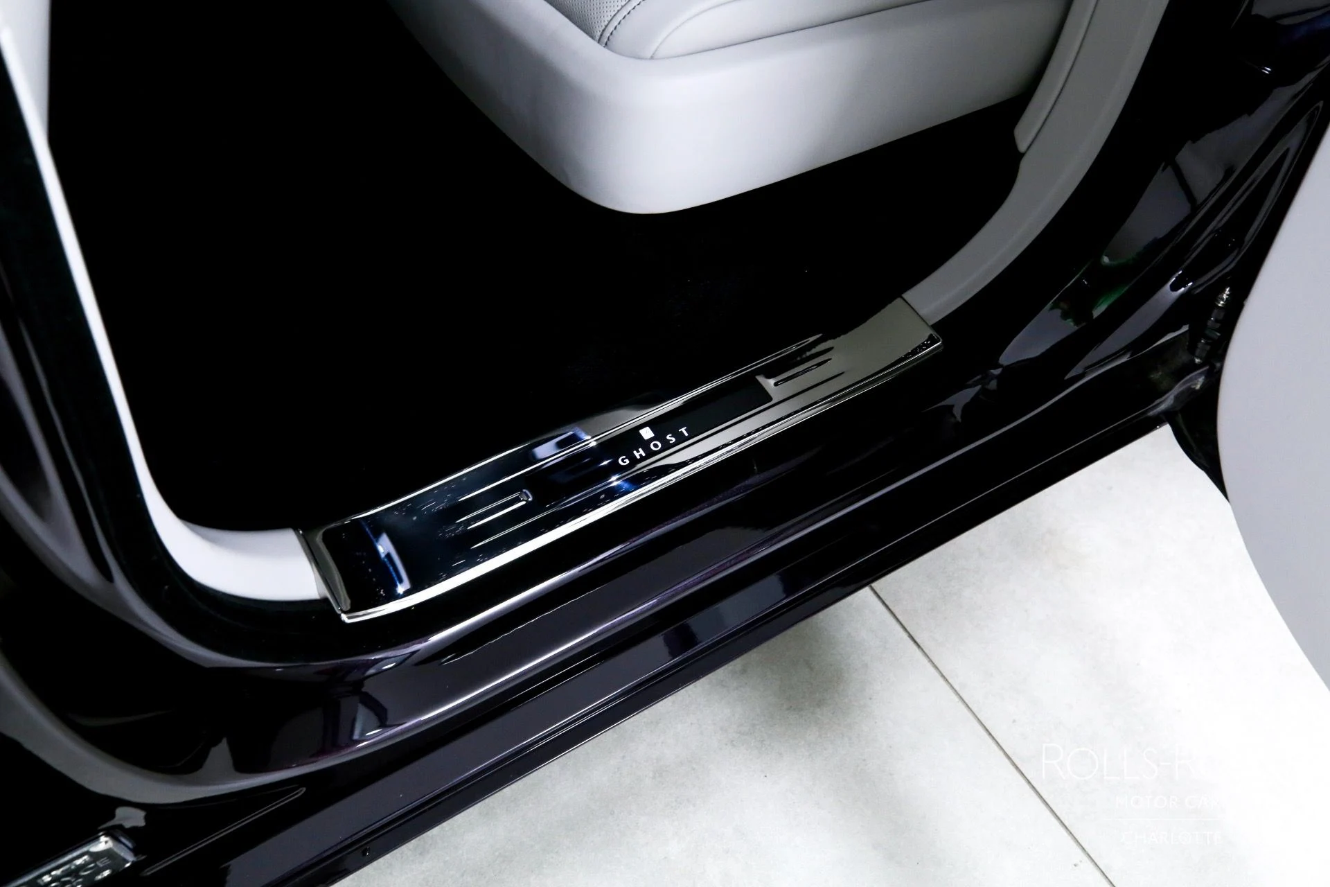 mph023_1699873924_Used_2025_Rolls_Royce_Ghost_1759510199_16a7698164