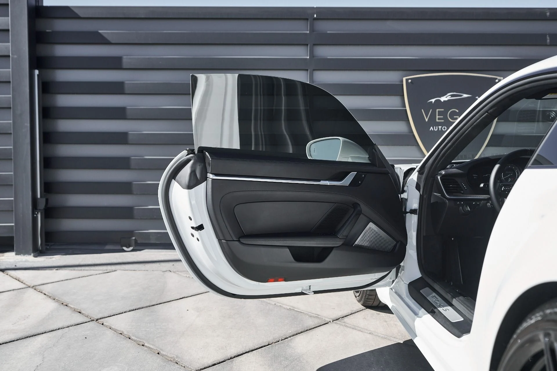 mph023_1704114694_Used_2025_Porsche_911_Turbo_S_1762914249_95d69556cc