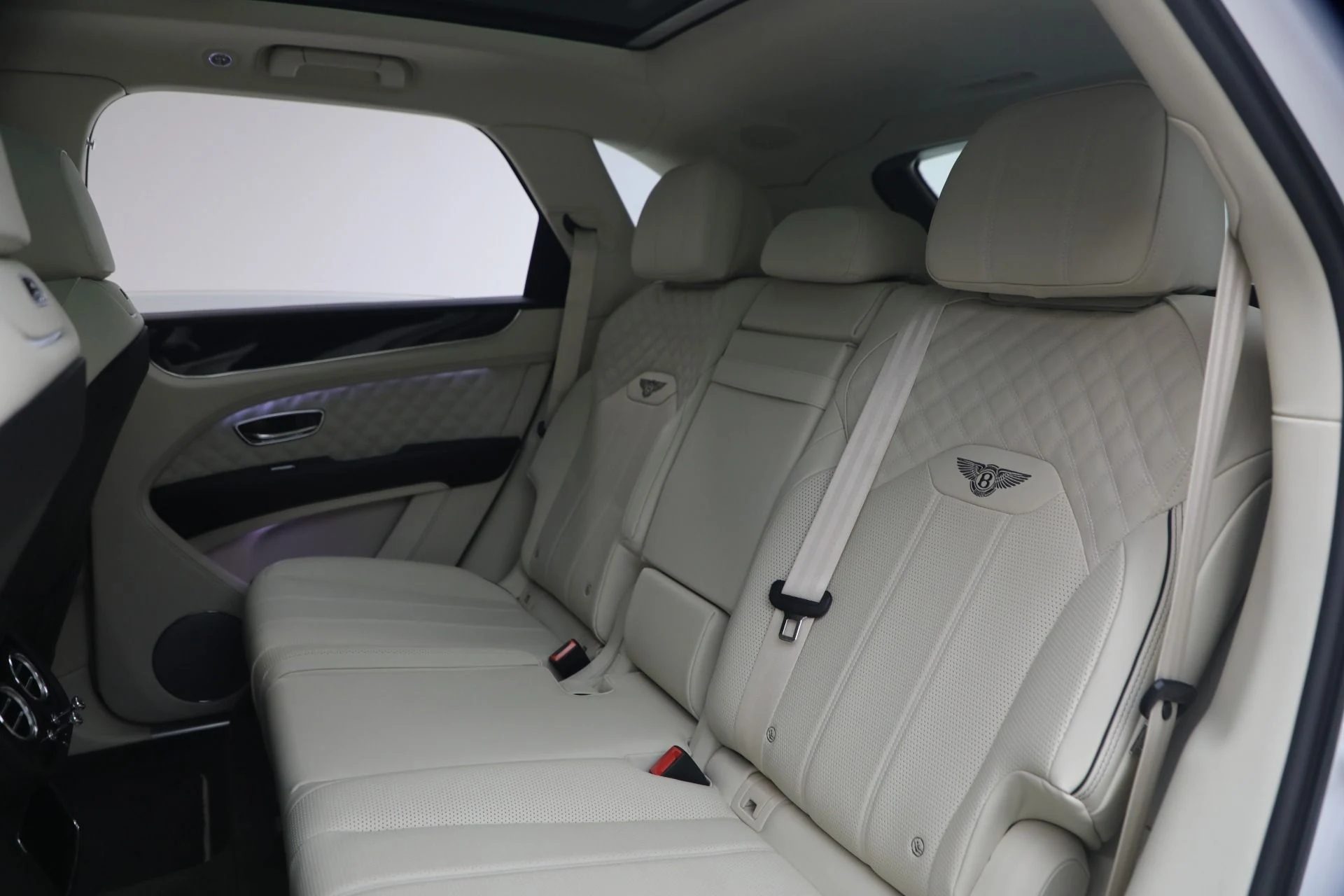 mph023_1706424860_Used_2022_Bentley_Bentayga_V8_1777753010_9e1fcc5a3c
