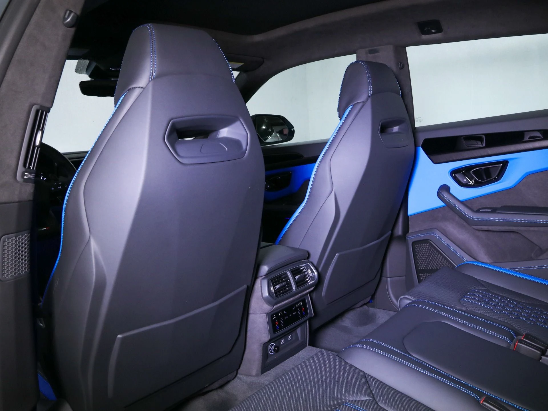 mph023_1709639226_New_2025_Lamborghini_Urus_SE_1760068344_c39f4a1560