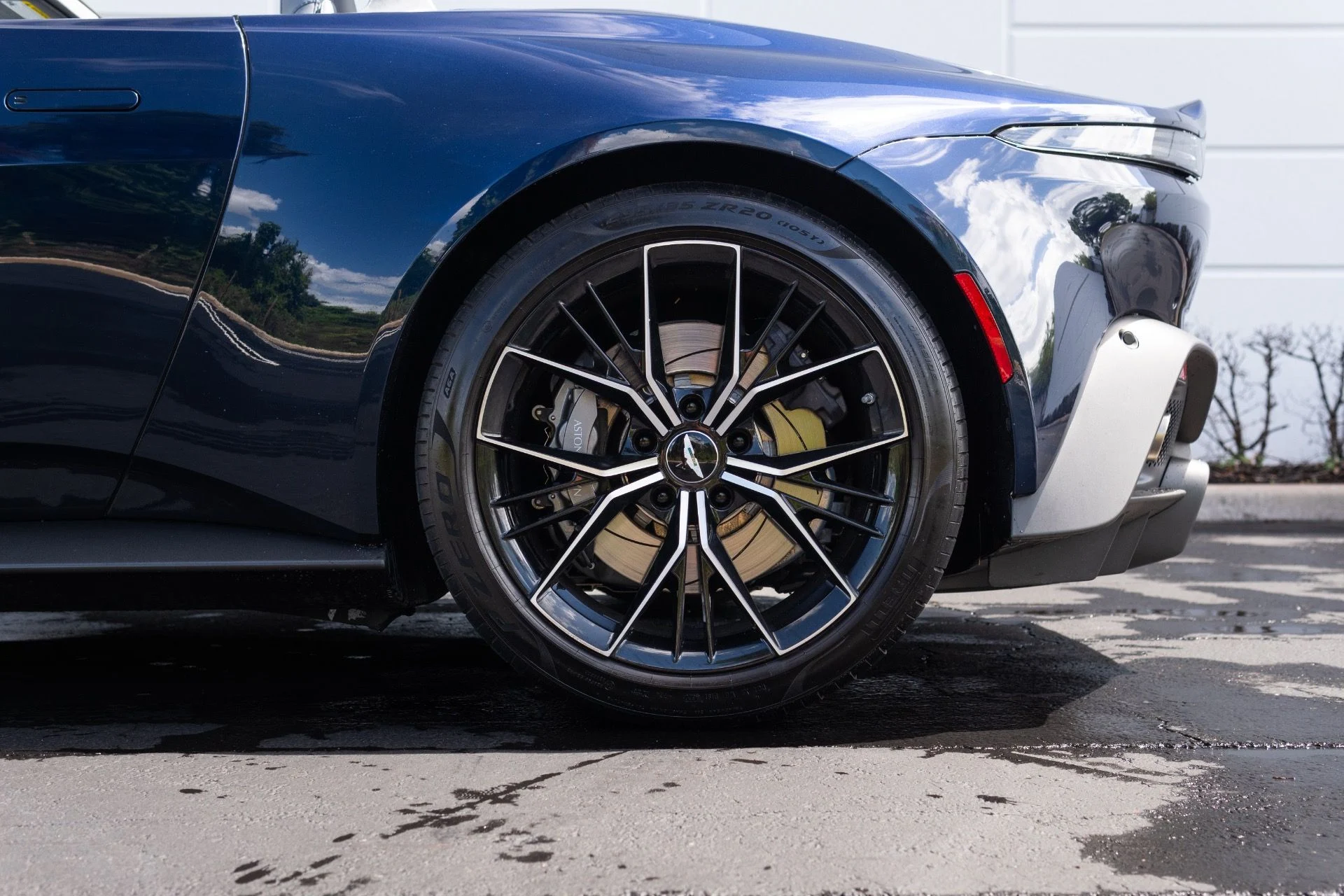 mph023_1710323314_Used_2021_Aston_Martin_Vantage_1774065878_9f63c6b7e3