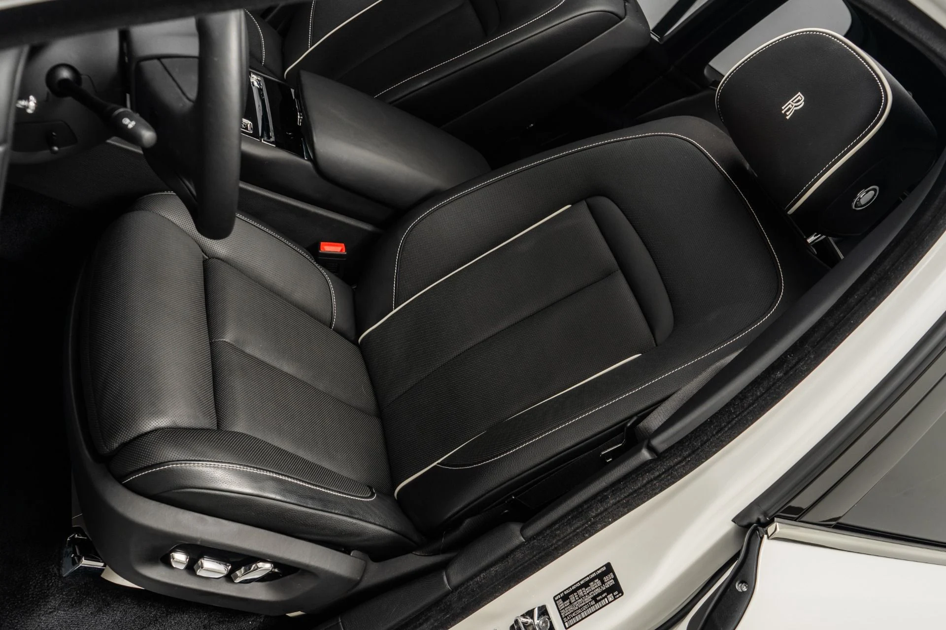 mph023_1717158126_Used_2020_Rolls_Royce_Cullinan_Polished_22_Wheels_Rear_Theatre_Configuration_Rolls_Royce_Bespoke_Audio_1771596522_331b49af73