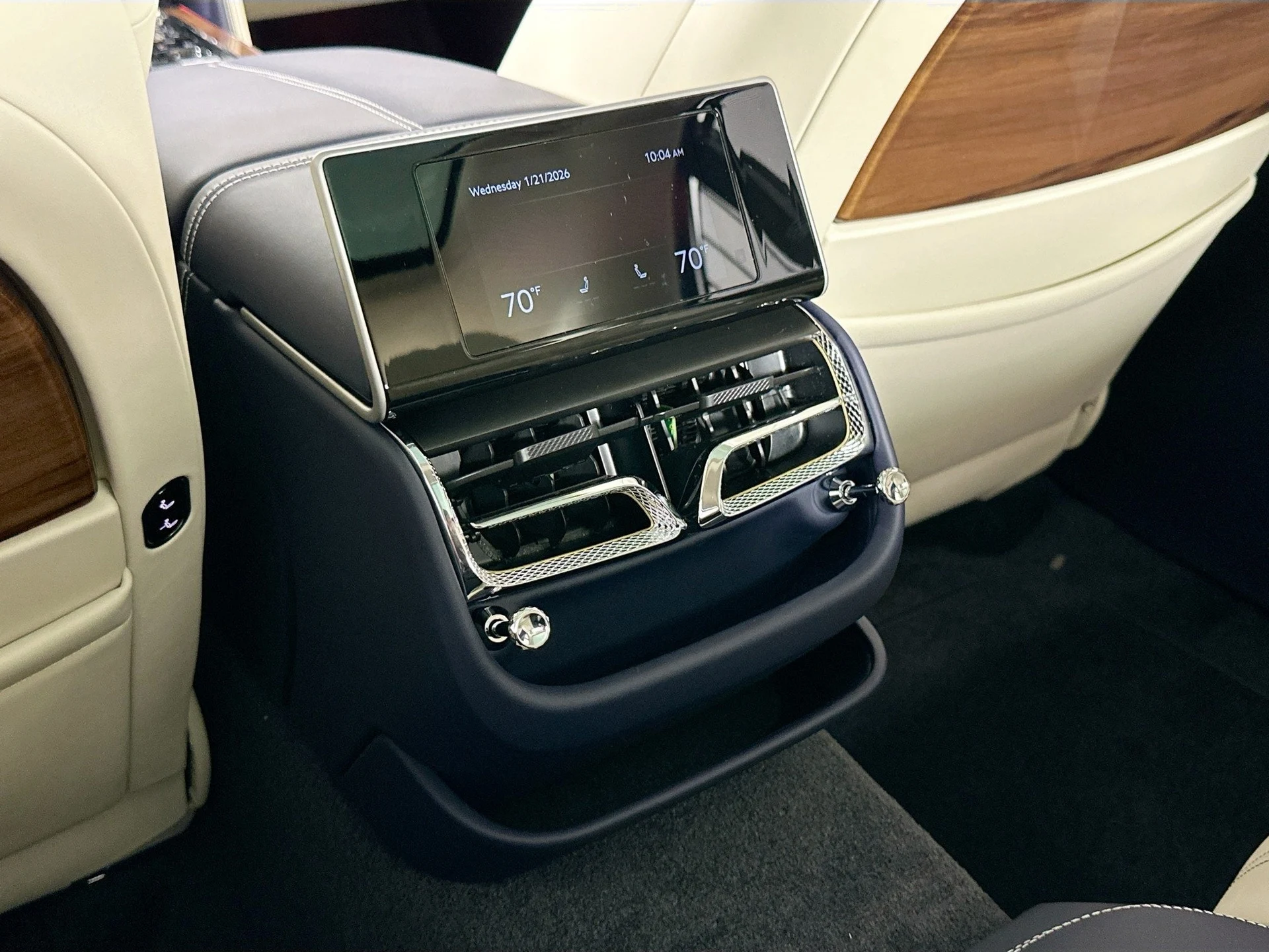 mph023_172310892_24_c23fd8cba3