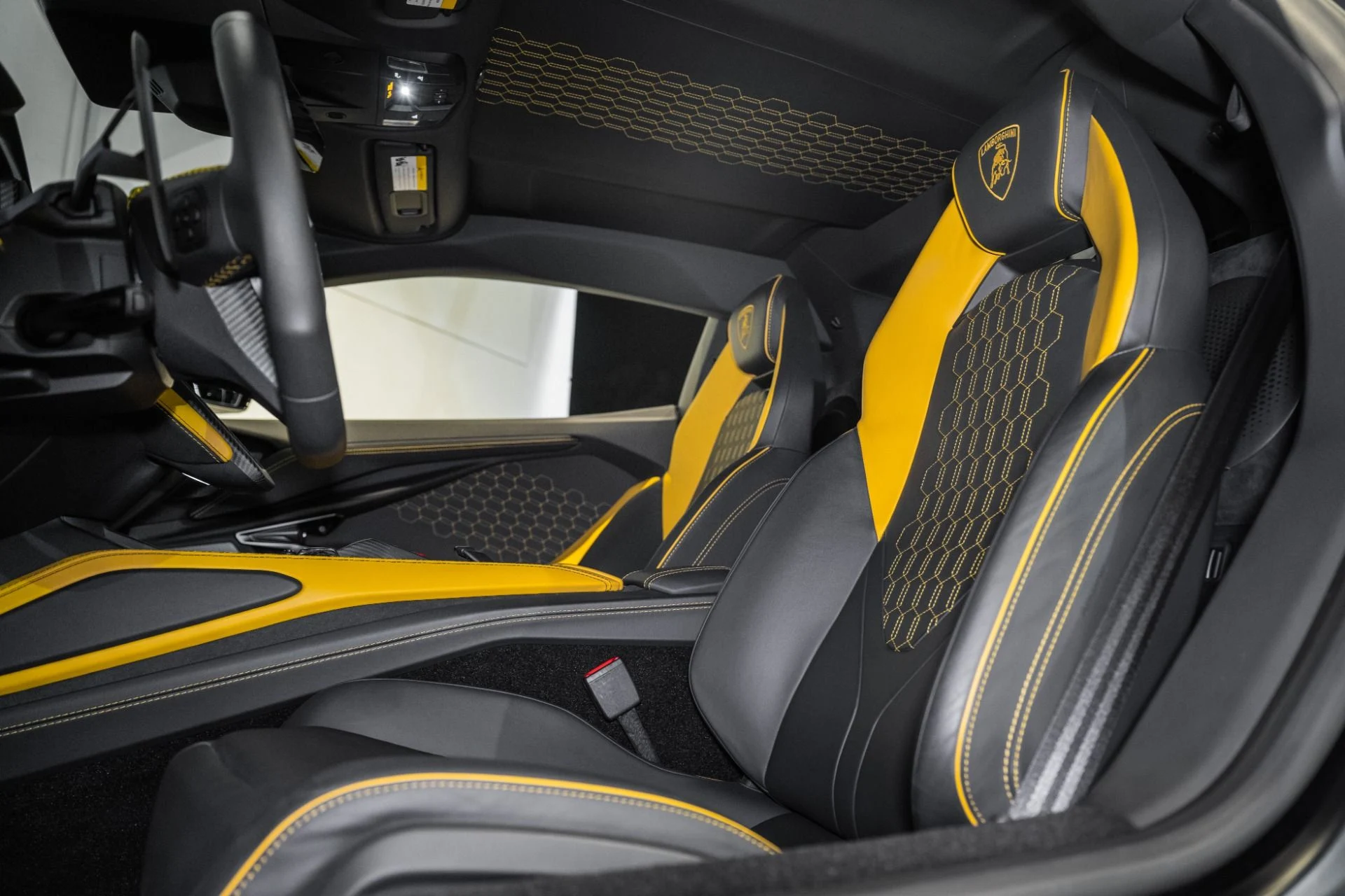 mph023_1723690518_Used_2024_Lamborghini_Revuelto_1761662230_ad3aab2e73