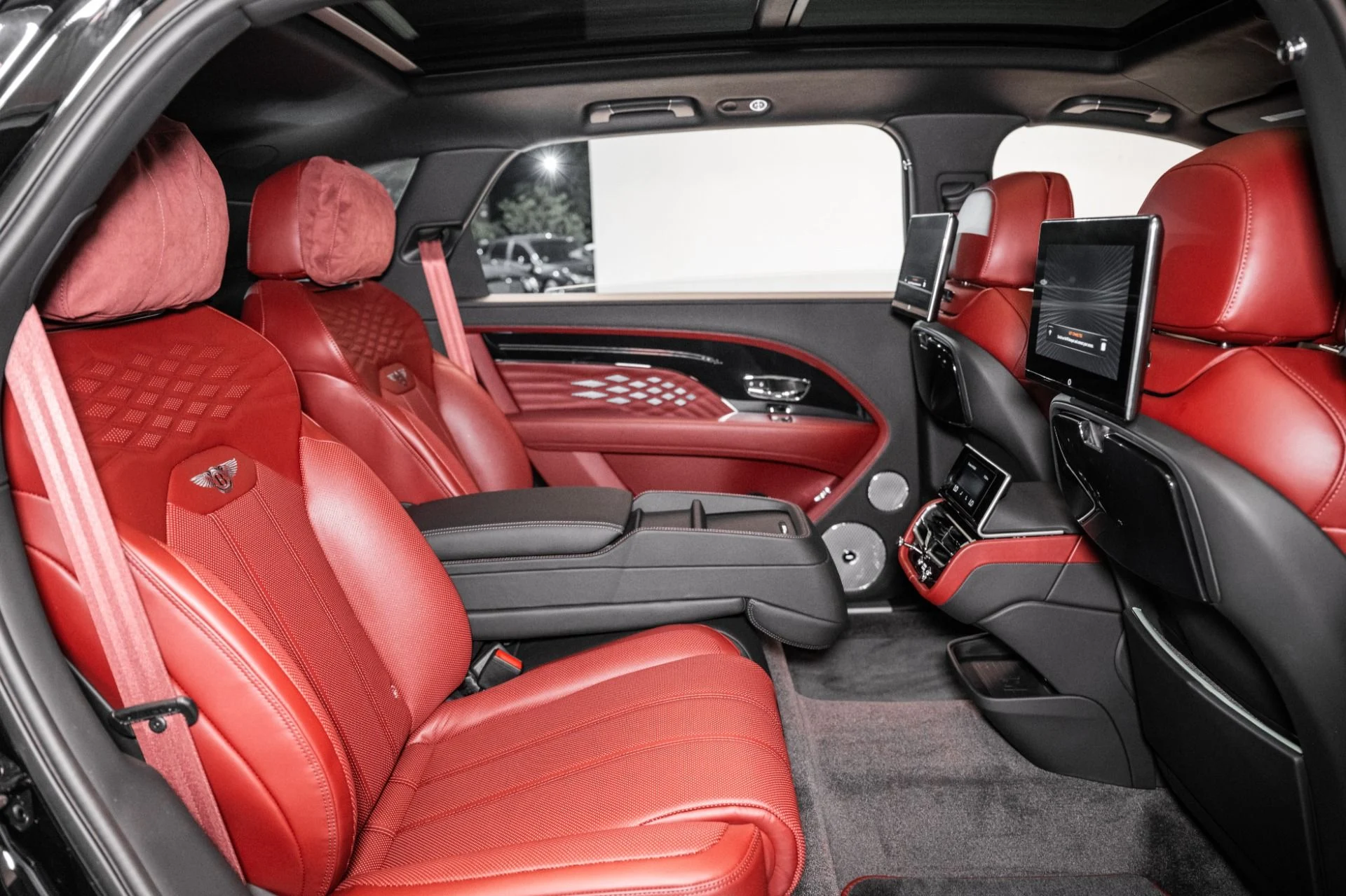 mph023_1728631183_New_2025_Bentley_BENTAYGA_EWB_AZURE_V8_Azure_V8_1749659689_c05825825a