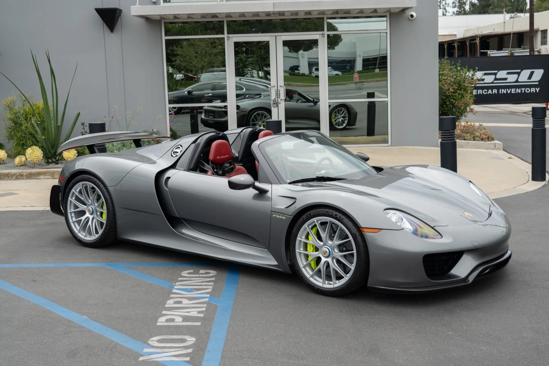 mph023_1728789473_Used_2015_Porsche_918_Spyder_1756496999_5f04f92909