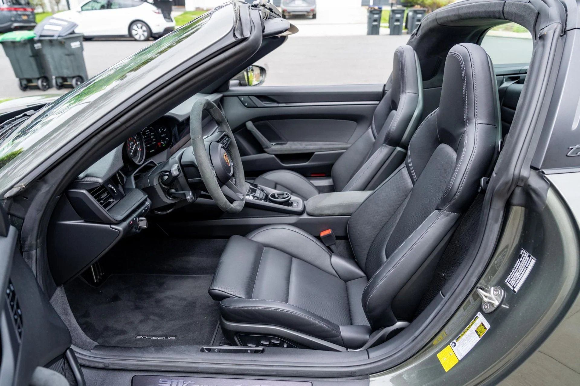 mph023_1733847365_Used_2024_Porsche_911_Targa_4_GTS_1782170139_eec2a43e40