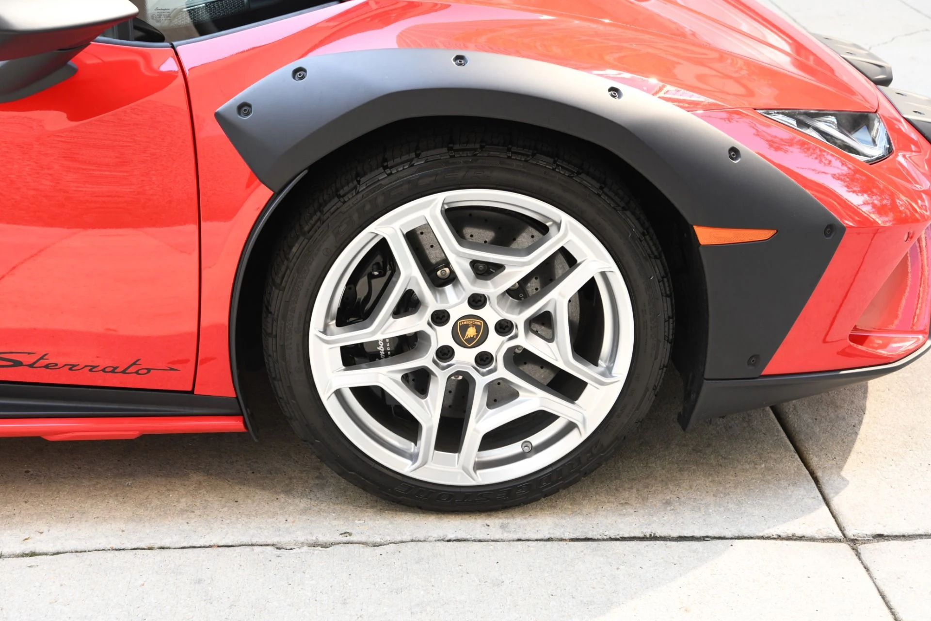 mph023_1739547455_Used_2023_Lamborghini_Huracan_Sterrato_1757705674_13b058ac07