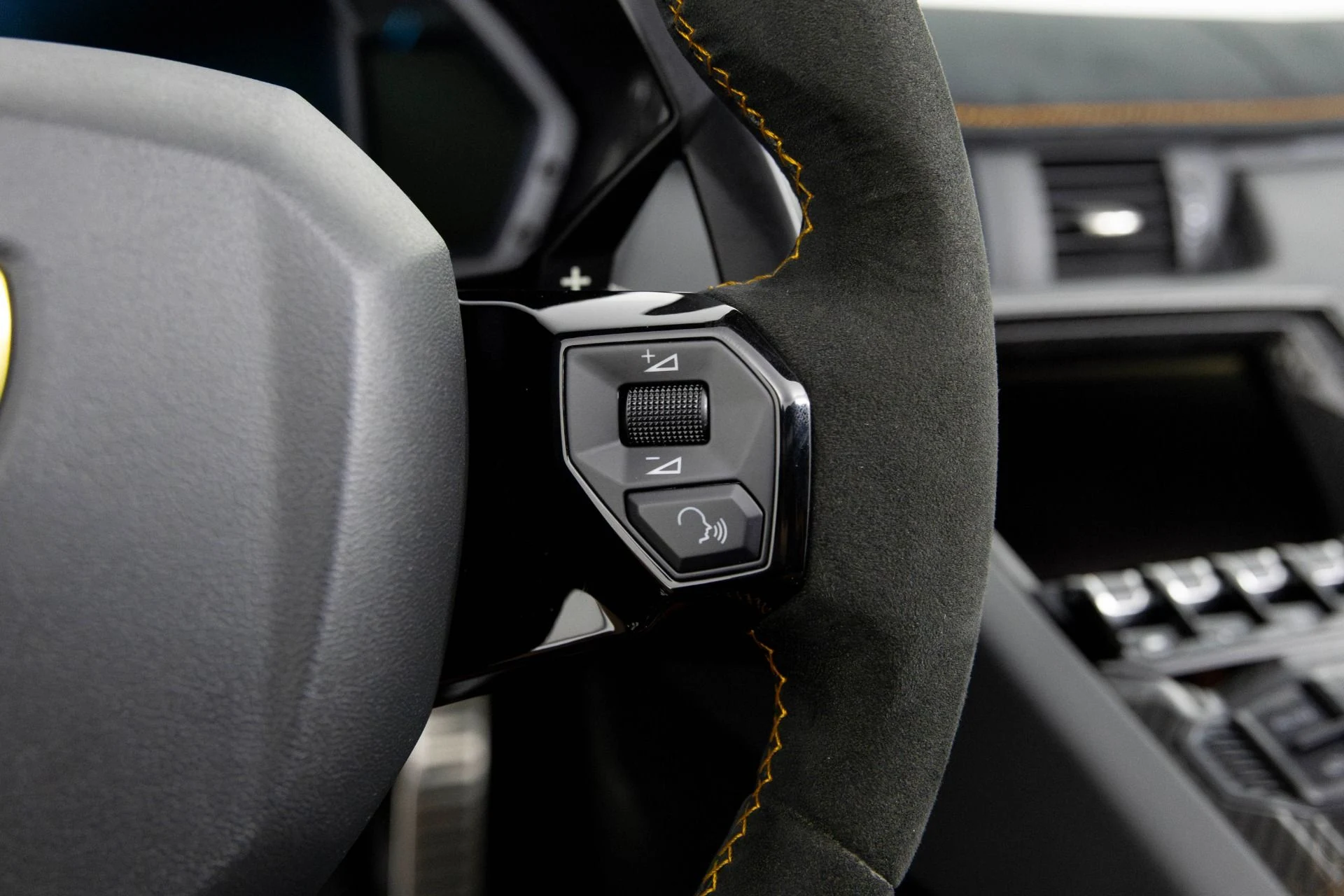 mph023_1741817572_Used_2020_Lamborghini_Aventador_SVJ_1759430108_1750319eeb