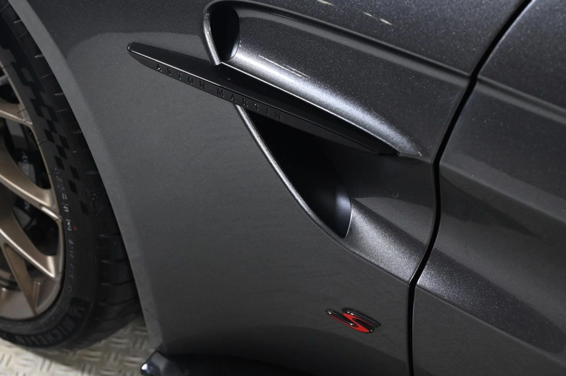 mph023_17430742_used_2026_aston_martin_vantage_s_11350_22984159_23_1024_96f3f36a15