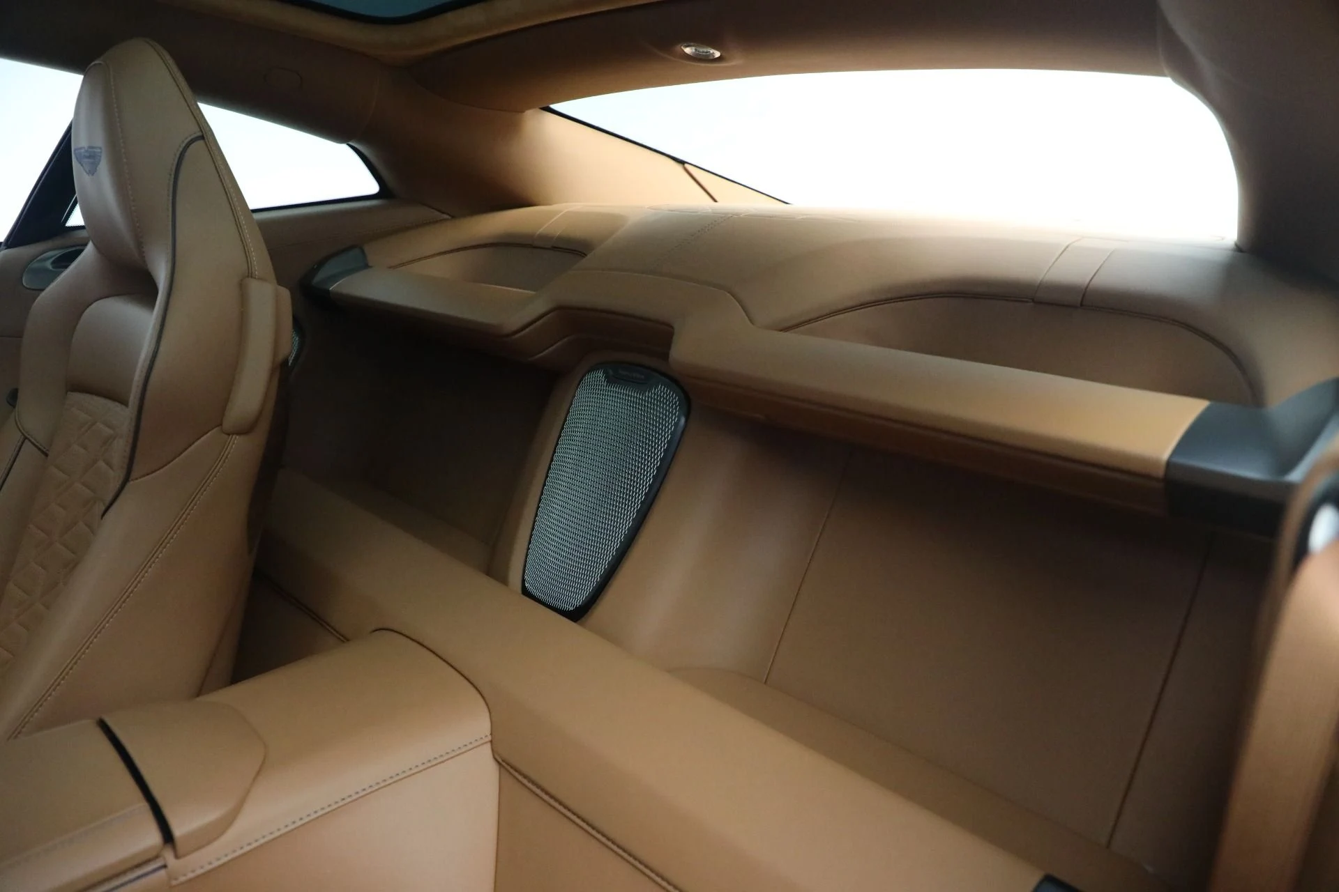 mph023_1743396810_New_2026_Aston_Martin_Vanquish_c75184b29a