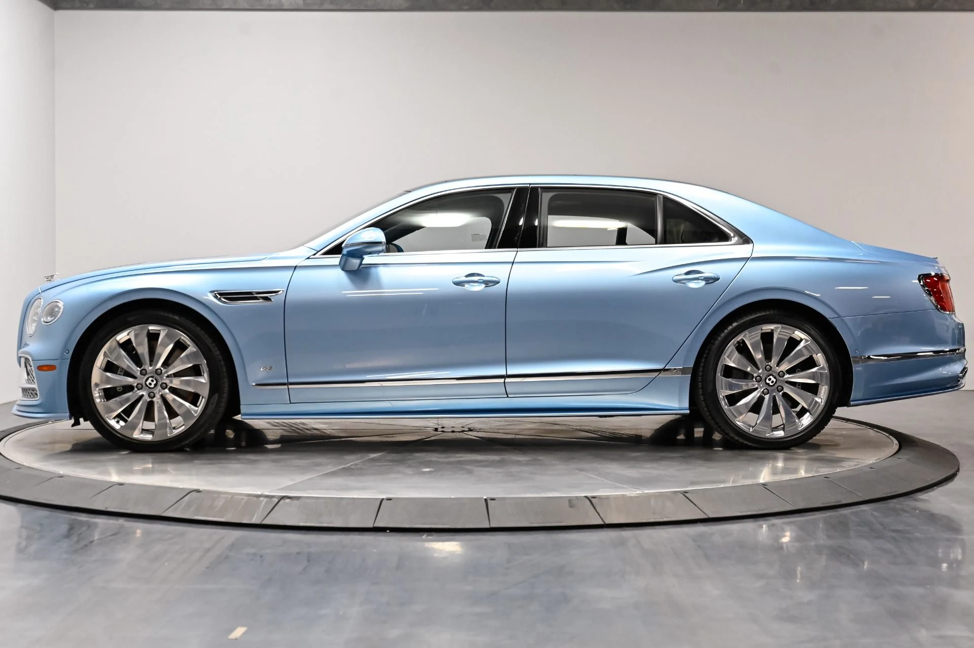 mph023_1748469882_Used_2022_Bentley_Flying_Spur_V8_1790876824_dd061cd90c