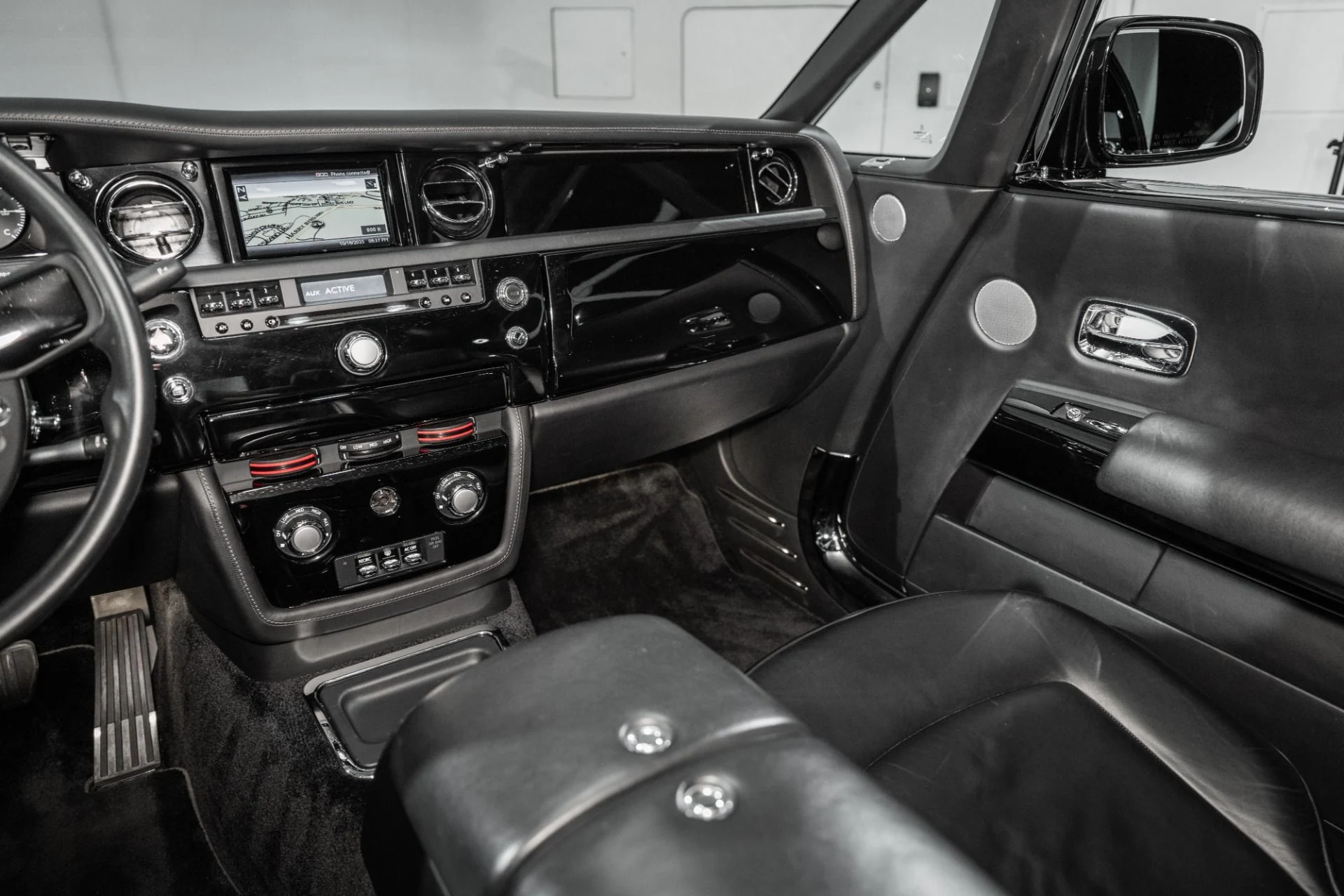 mph023_1753275779_Used_2010_Rolls_Royce_Phantom_Coupe_1760972669_986ea656c6