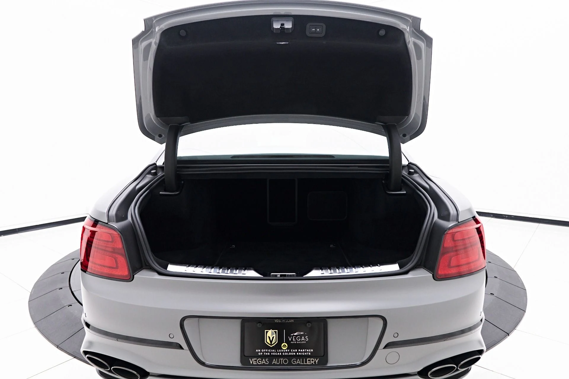 mph023_1757183636_Used_2023_Bentley_Flying_Spur_S_1747959321_e18b226c5b