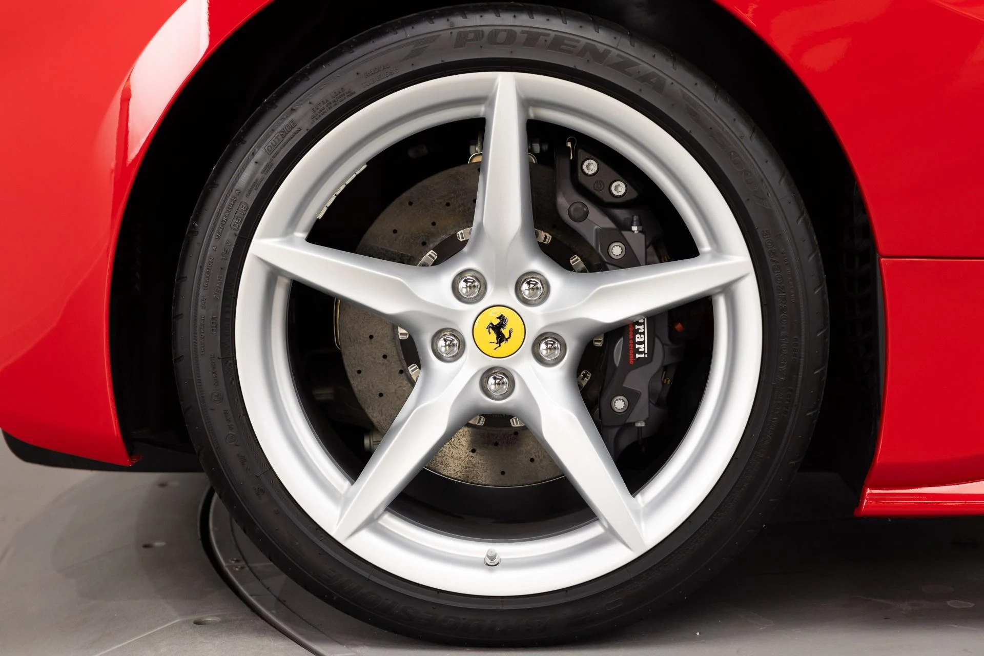mph023_176336663_Used_2019_Ferrari_488_Spider_1787231247_ff857fef10