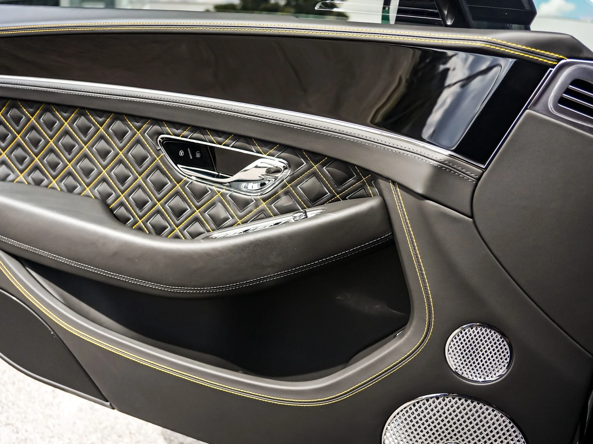 mph023_1788791722_Hi_Tech_Luxury_Imports_LLC_SCBCT_2_ZG_6_NC_098069_image_23_55425b35d6