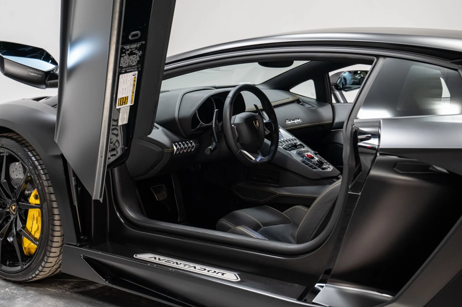 mph023_1792269979_Used_2014_Lamborghini_Aventador_1769104446_8a35c6d379