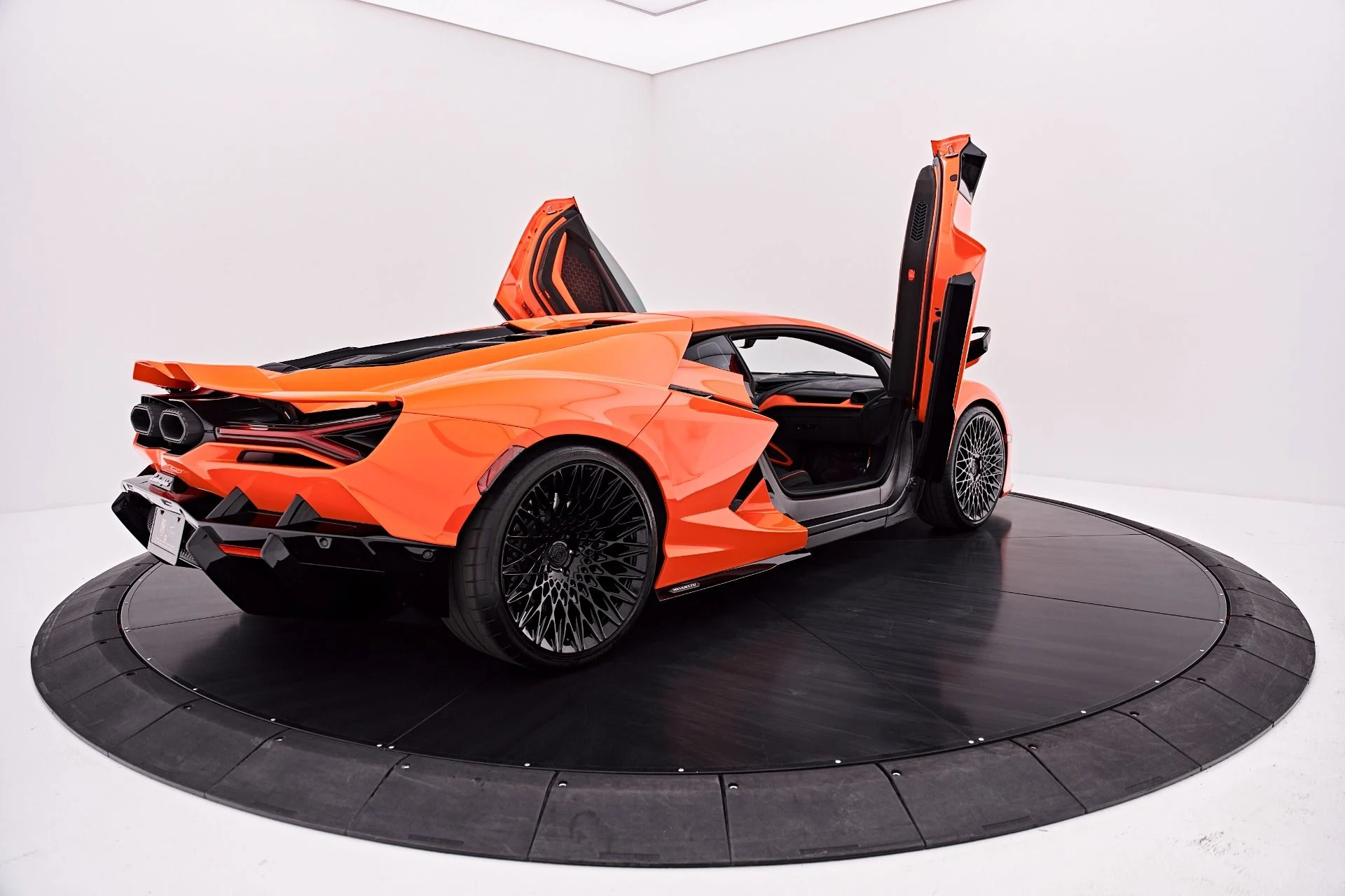 mph023_1793067442_Used_2024_Lamborghini_Revuelto_Base_1787792750_d3768b519a