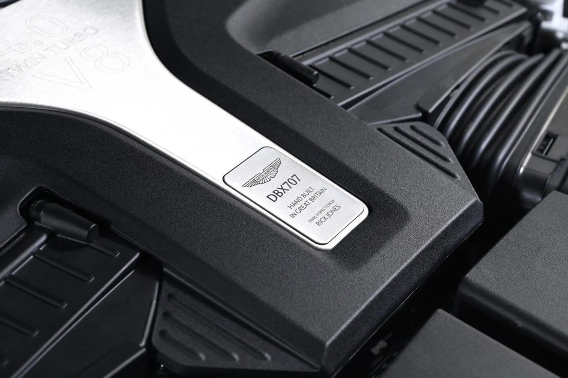 mph023_1794780122_new_2026_aston_martin_dbx_707awd_11350_22961642_23_1024_b77a997639