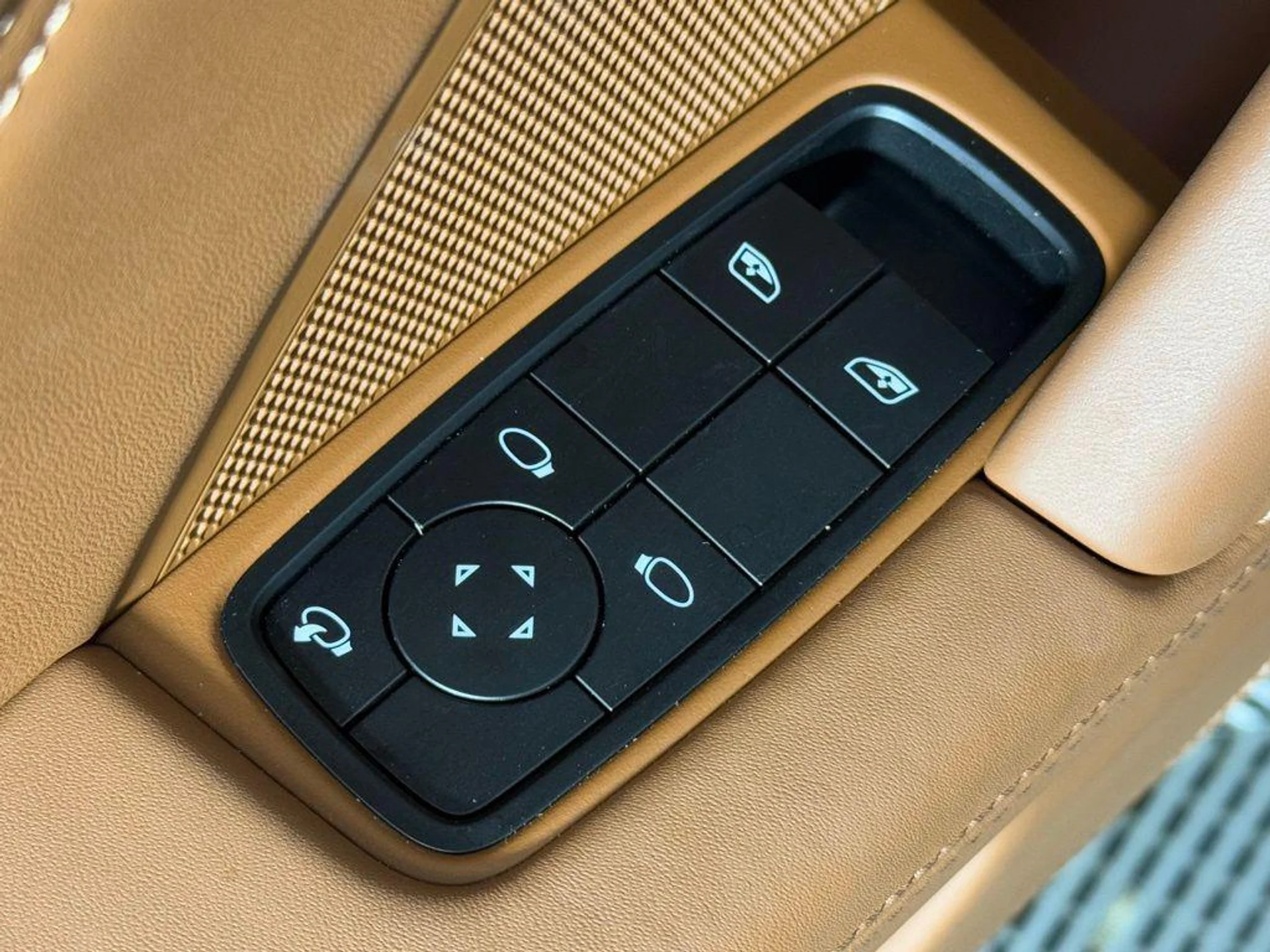 mph023_1804117179_s9xbr_Nsv_El5_YHS_Vc_Sa_IY_Xt_uyko_5ccd1dfb7a