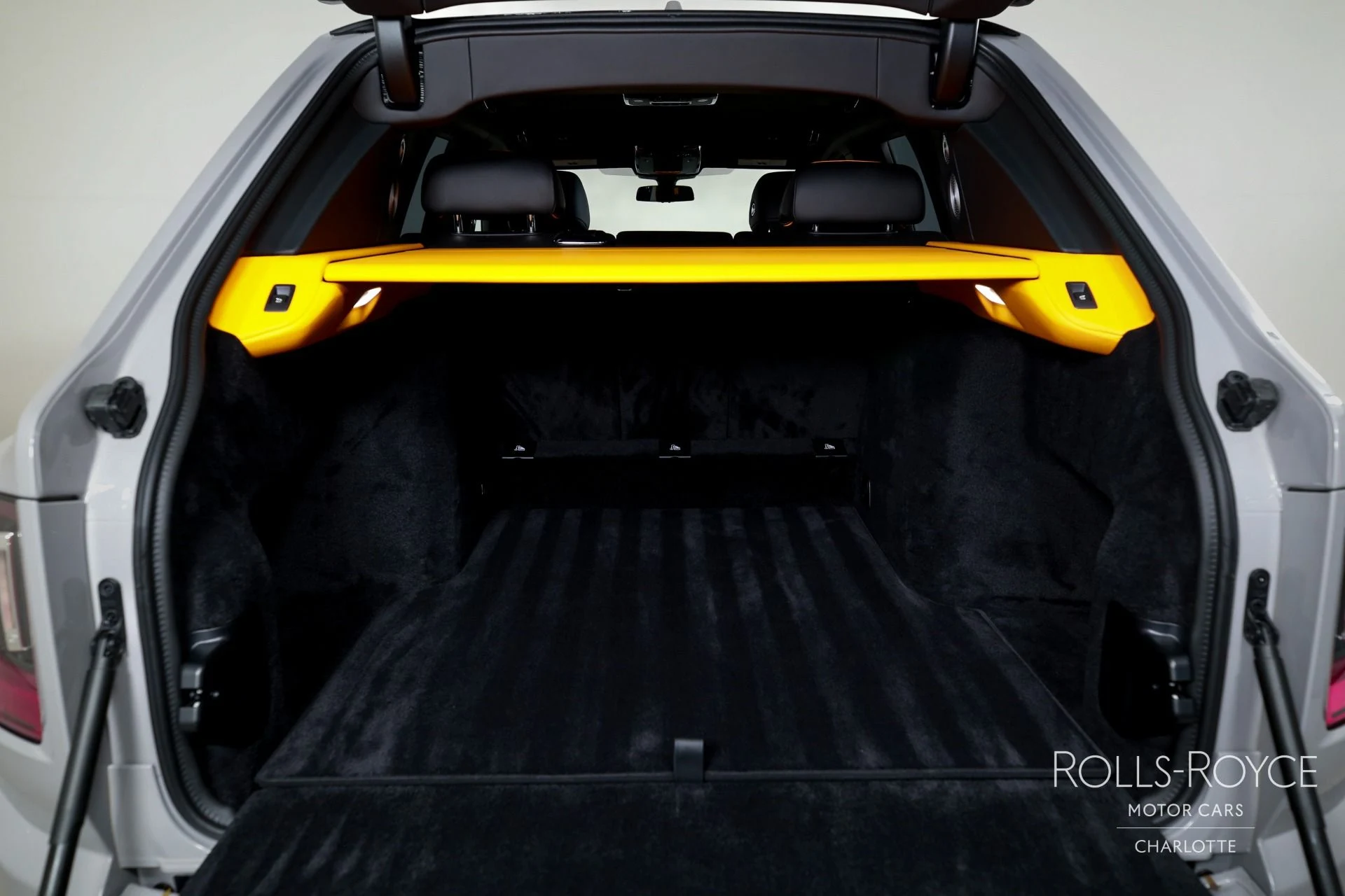 mph023_1804555997_Used_2026_Rolls_Royce_Black_Badge_Cullinan_1771362063_91ebe2323d