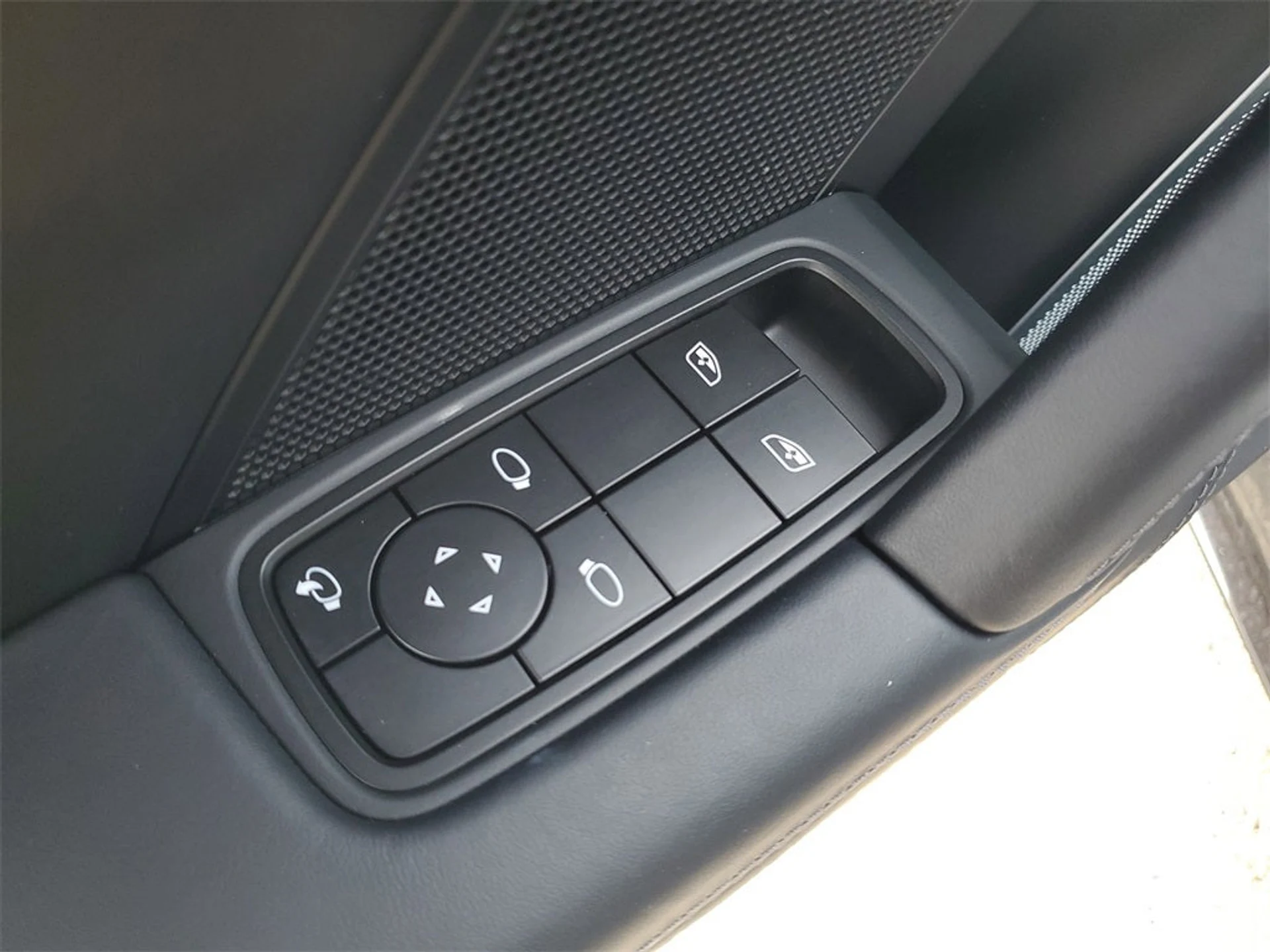 mph023_180784956_24_b5e431772f