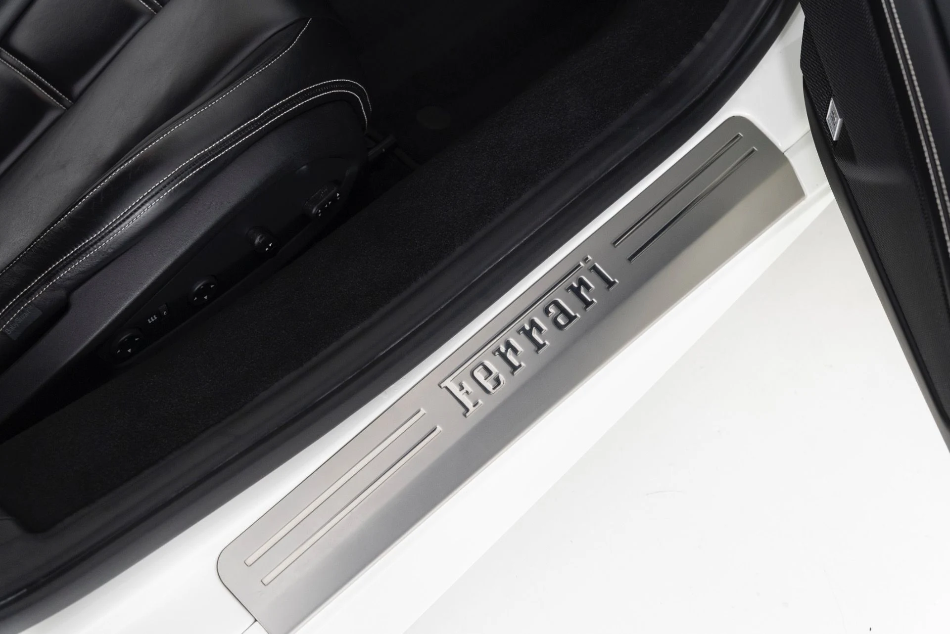 mph023_1813299912_Used_2015_Ferrari_458_Italia_Coupe_1753415711_4b3ff0dd04