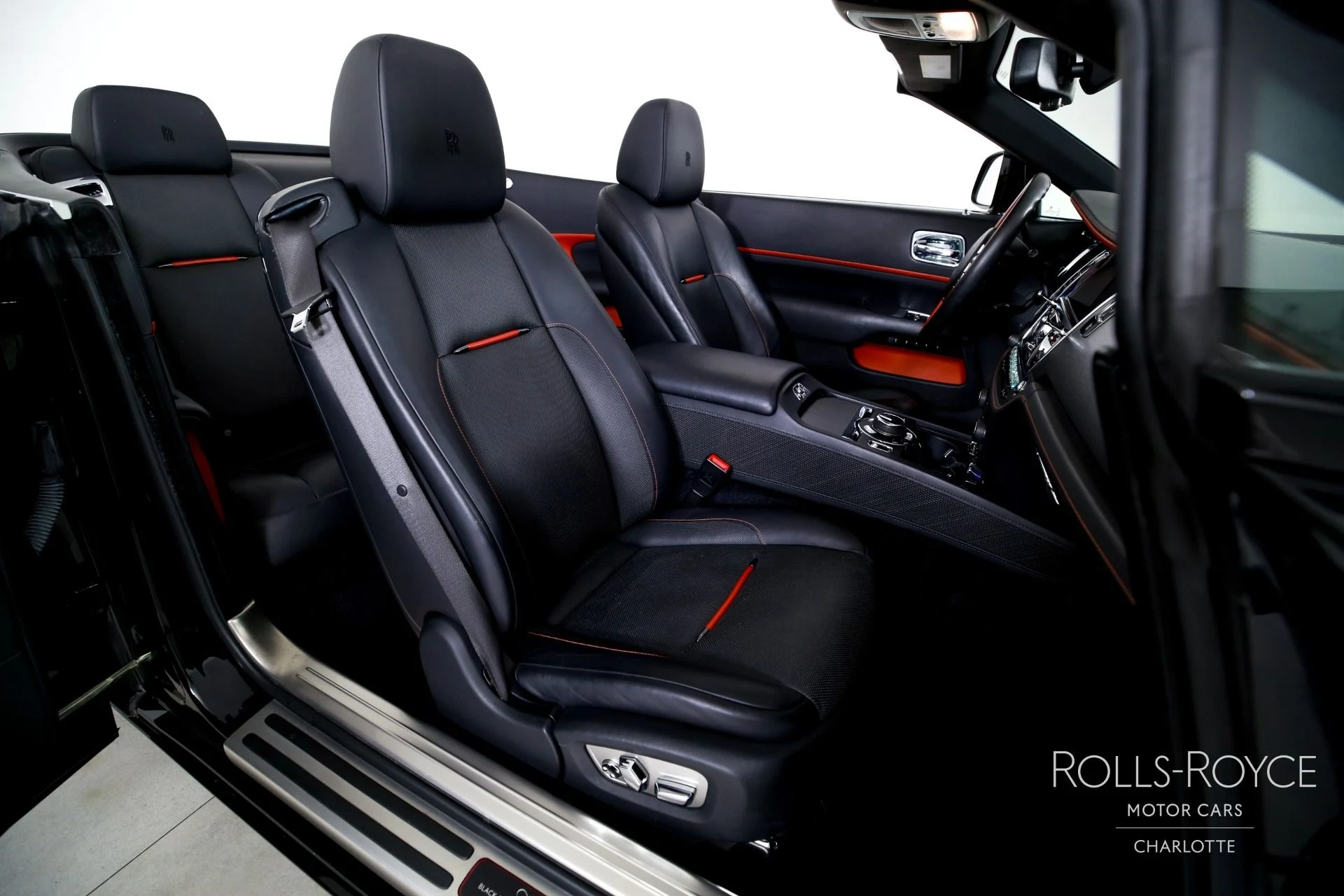 mph023_181369733_Used_2019_Rolls_Royce_Black_Badge_Dawn_1783112300_0134fd2a5a