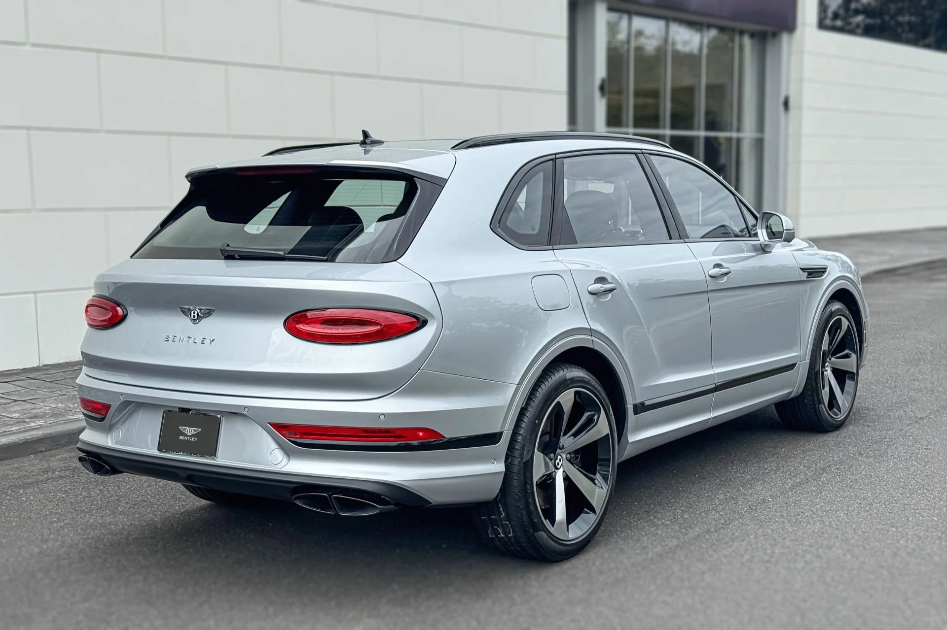 mph023_1818964693_New_2025_Bentley_Bentayga_V8_1757940189_4a5b521f42