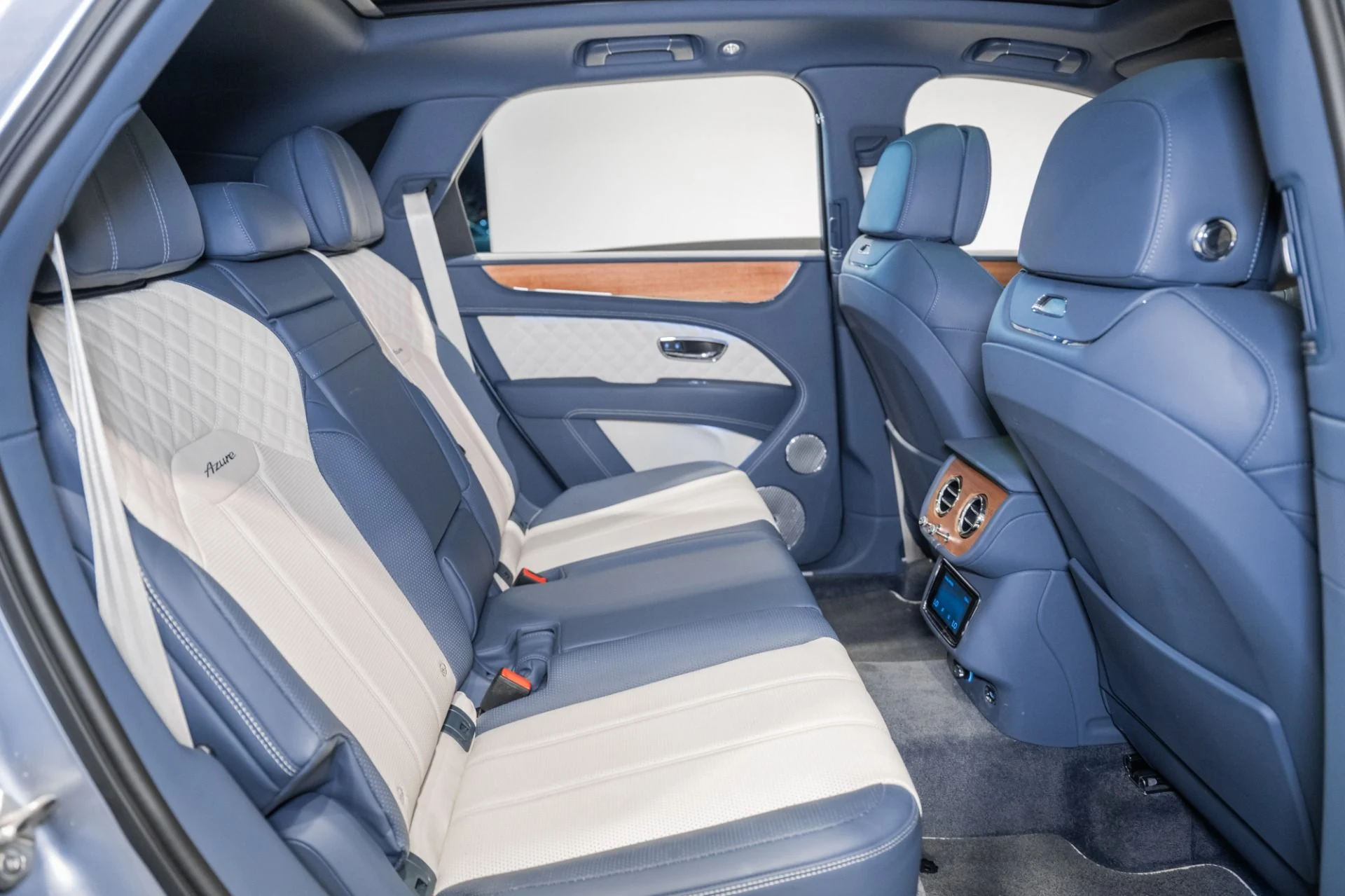 mph023_1821145676_Used_2023_Bentley_Bentayga_V8_1773161600_067fb8236e